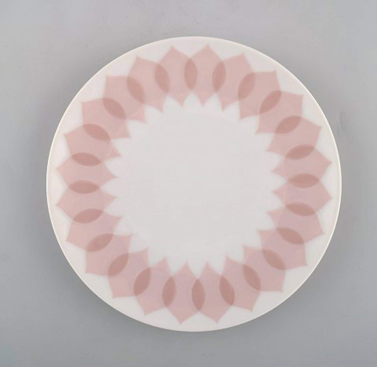 Bjørn Wiinblad for Rosenthal. "Lotus" porcelain service. Two plates decorated with pink lotus - 2