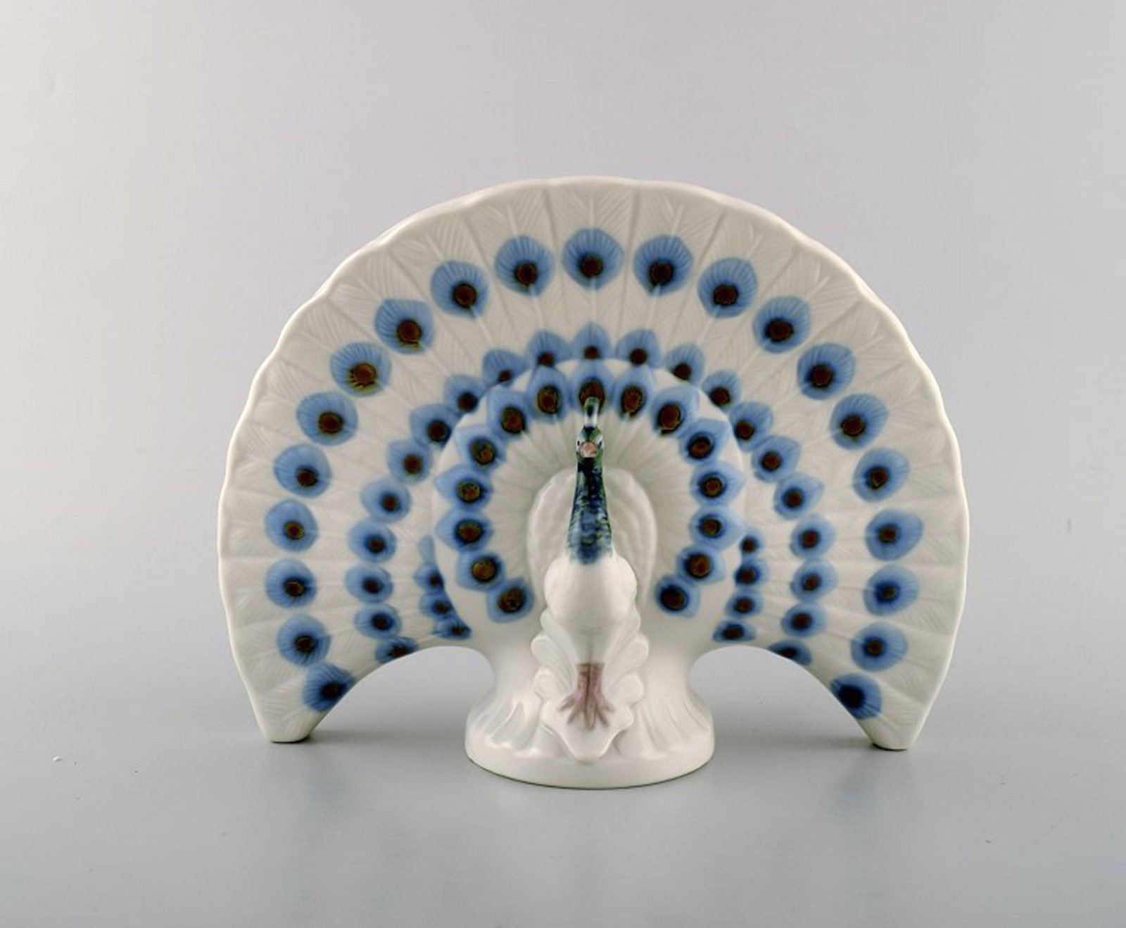 Lladro, Spain. Large vase with peacoks in glazed porcelain. 20th century.: Brand: Lladro Lladro, Spain. Large vase with peacoks in glazed porcelain. 20th century. Reserve: $350.00 Shipping: Domestic: Shipping rates are determined by destination International: Foreign shippin
