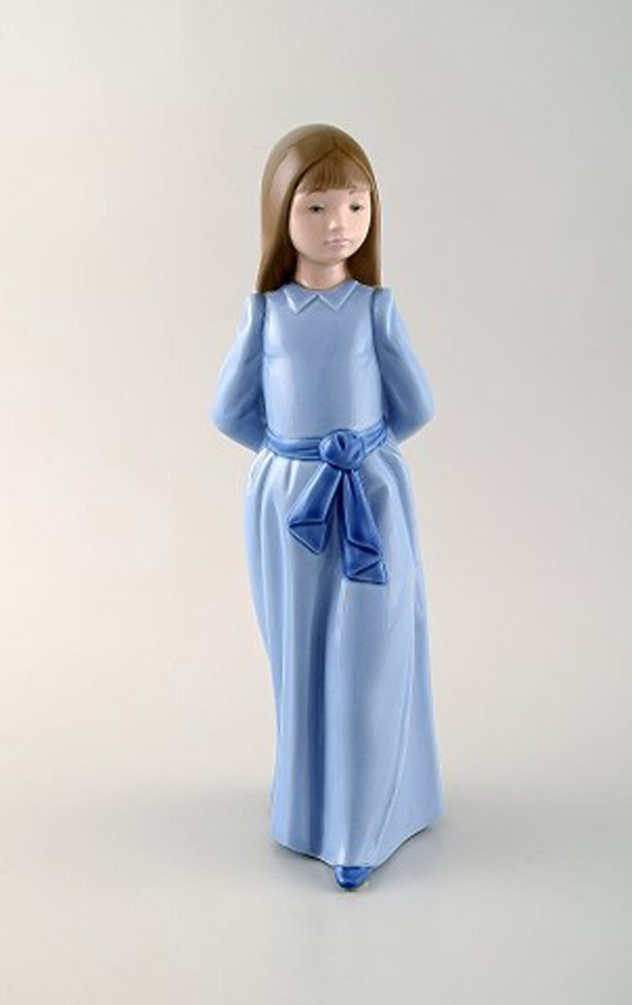 Nao and Lladro. Three porcelain figures. 20th century. - 2