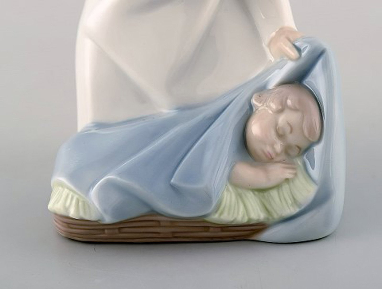 Nao and Lladro. Three porcelain figures. 20th century. - 5