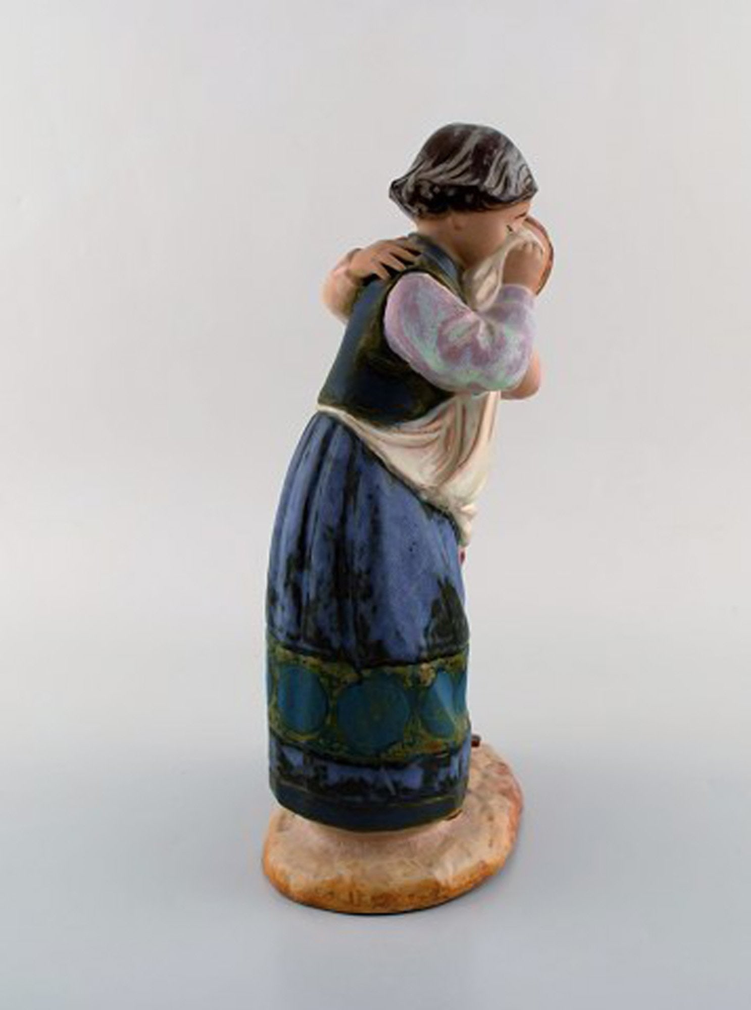 Lladro, Spain. Large figure in glazed ceramics. Late 20th century. - 4