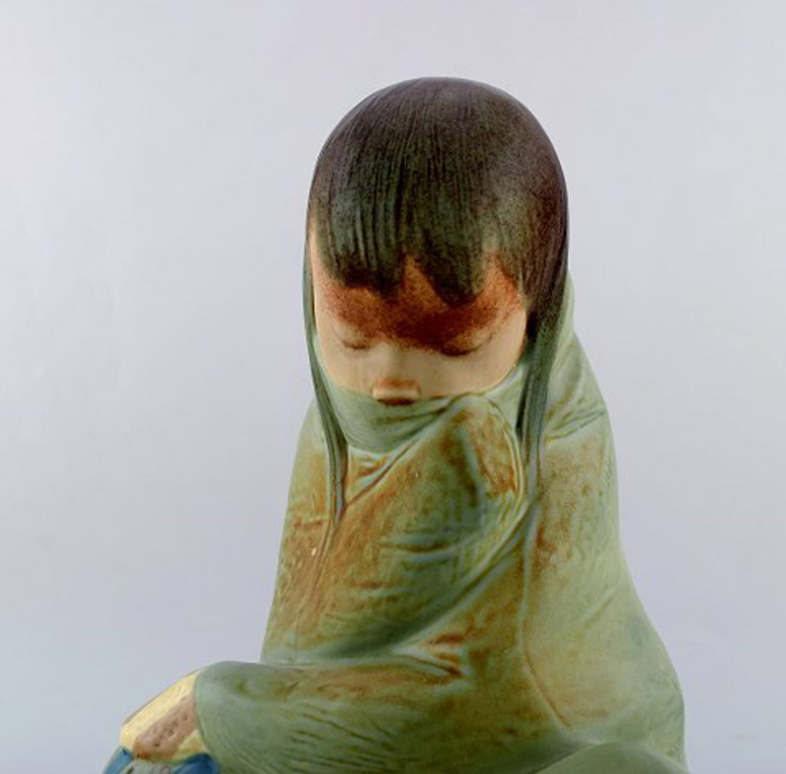 Lladro, Spain. Large sculpture in glazed ceramics. Sitting girl. 1980s. - 2