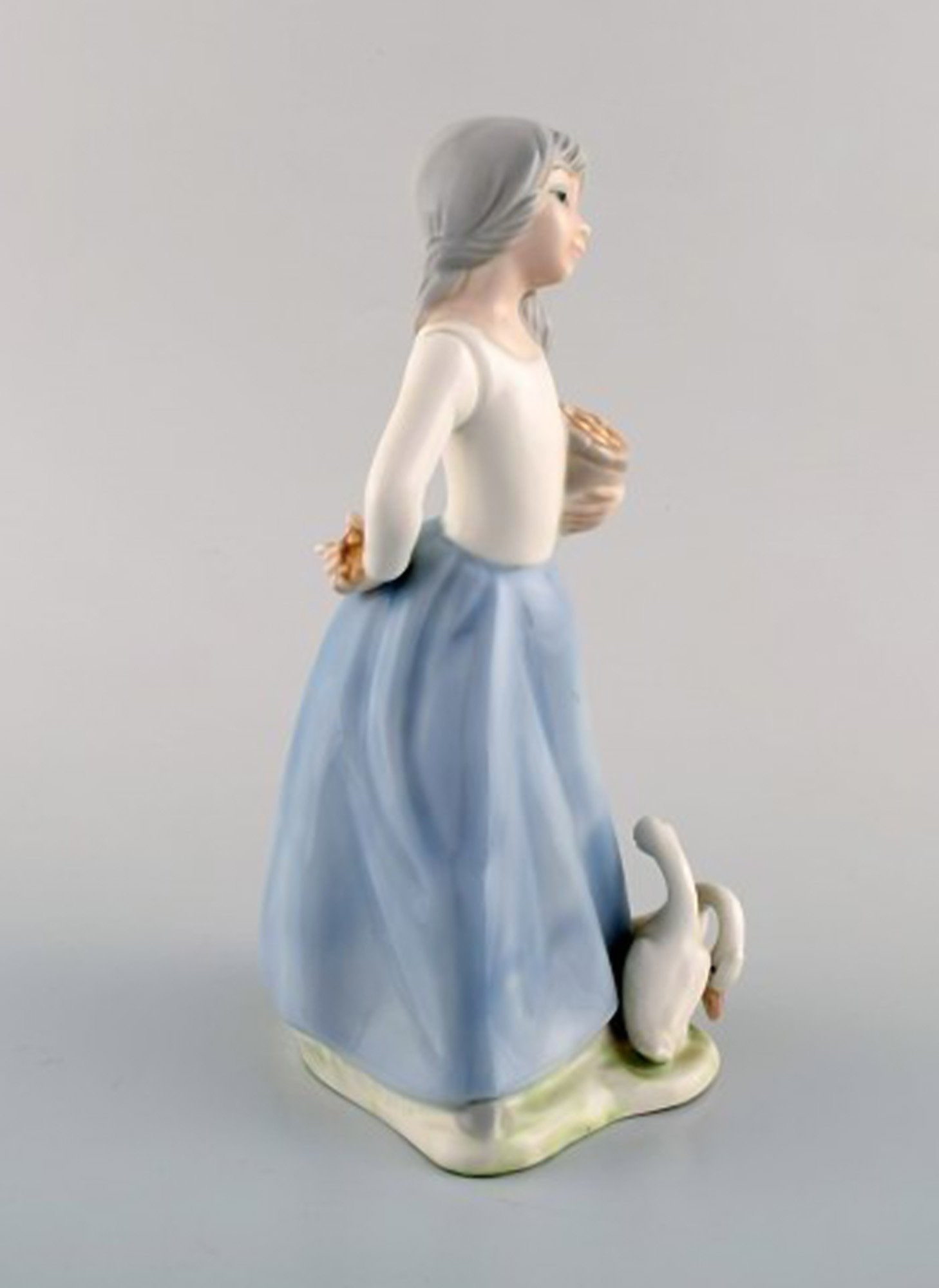 Lladro, Tengra and Zaphir, Spain. Four porcelain figurines of children. 1980 / 90's. - 5