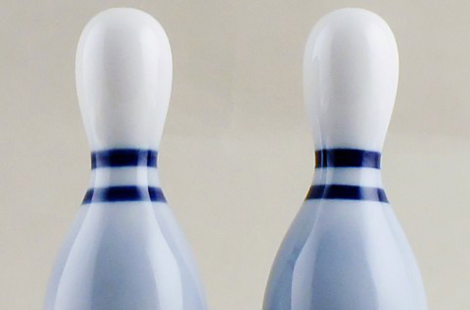 Rare pair of B&G (Bing & Grondahl) bowling pins, number 6132. - 2