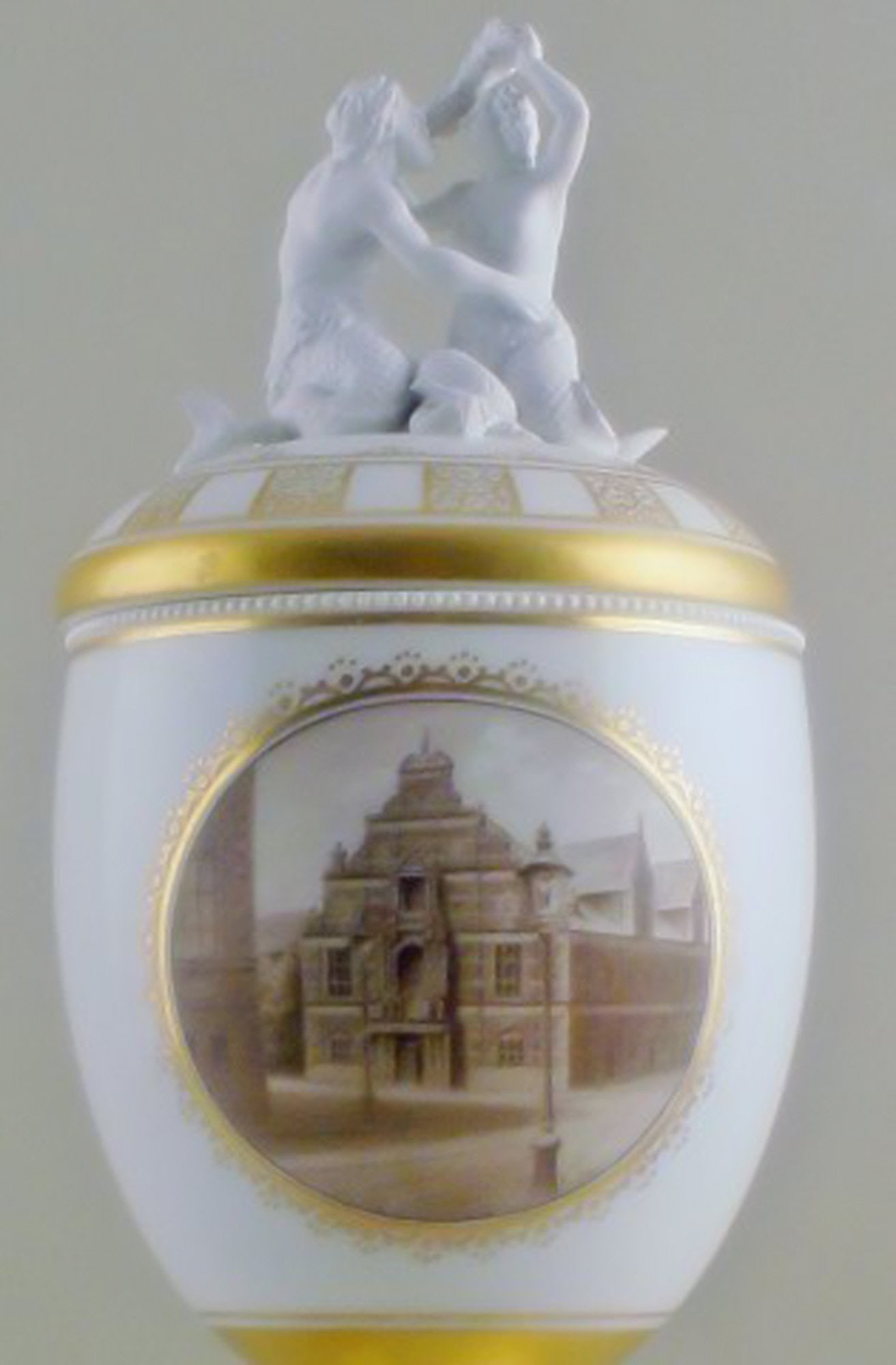 Sensationel B&G (Bing & Grondahl) large egg shaped vase in empire style on stand. - 2