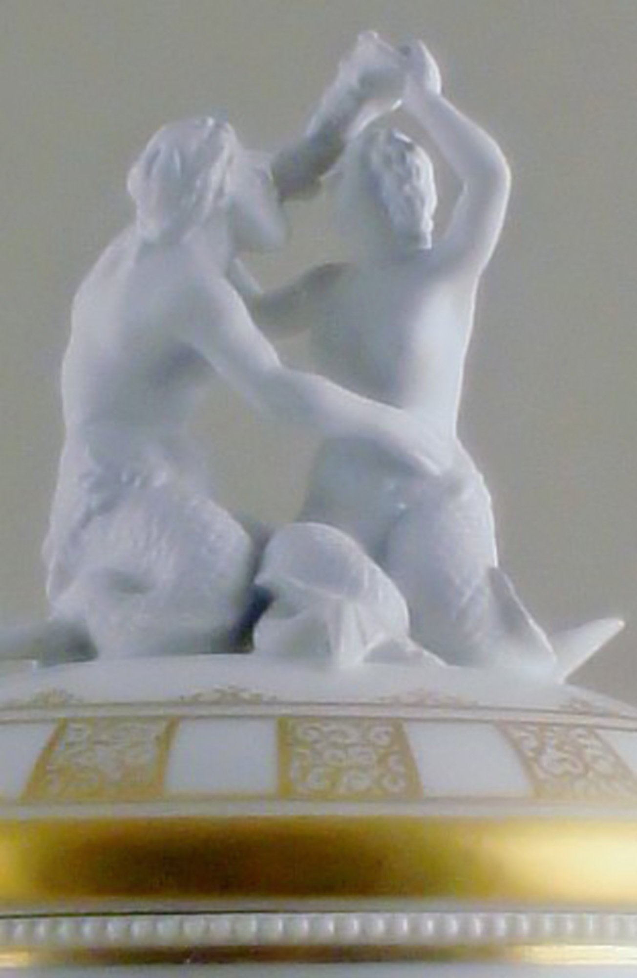 Sensationel B&G (Bing & Grondahl) large egg shaped vase in empire style on stand. - 5