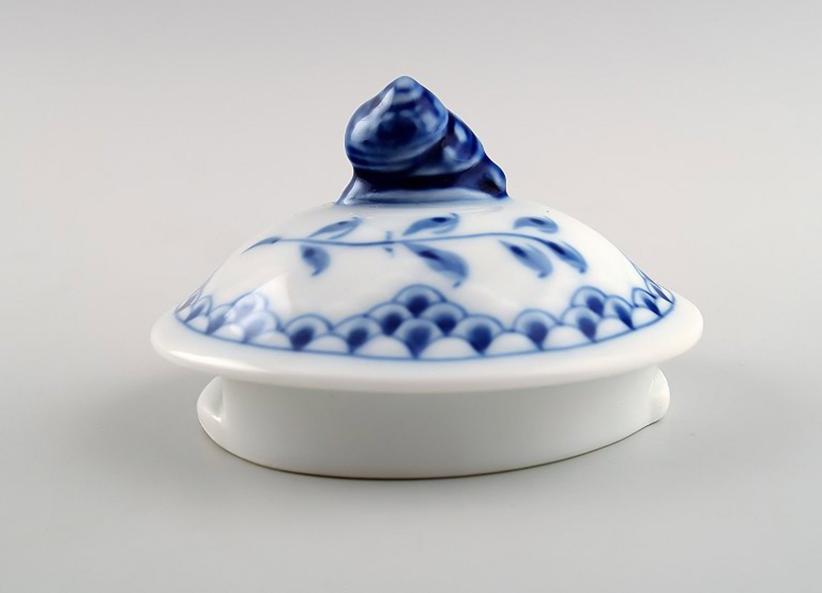 B & G Butterfly / Kipling lid to pot.: Brand: Bing & Grøndahl B & G Butterfly / Kipling lid to pot. Reserve: $28.00 Shipping: Domestic: Shipping rates are determined by destination International: Foreign shipping rates are determined