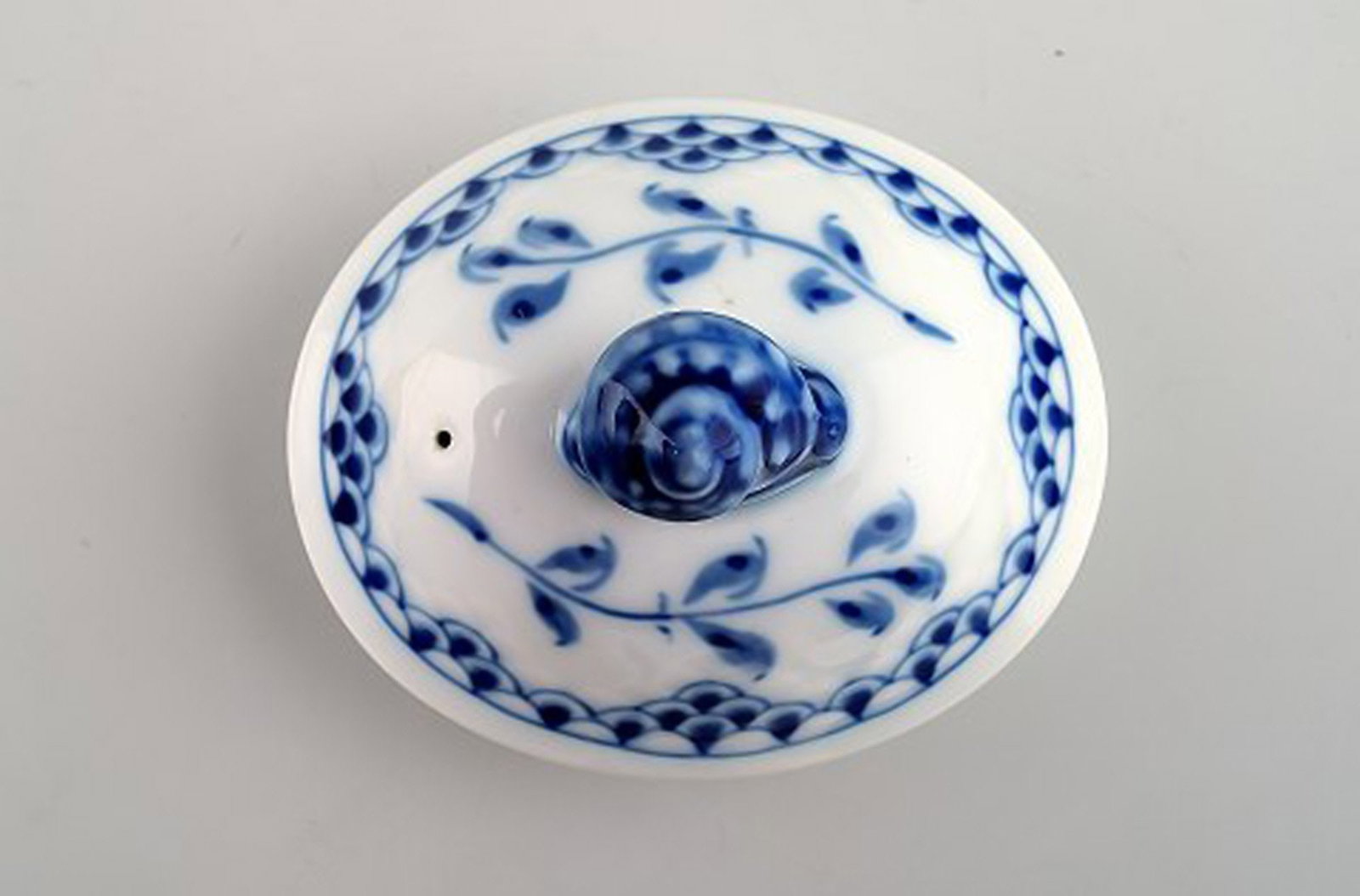 B & G Butterfly / Kipling lid to pot. - 2