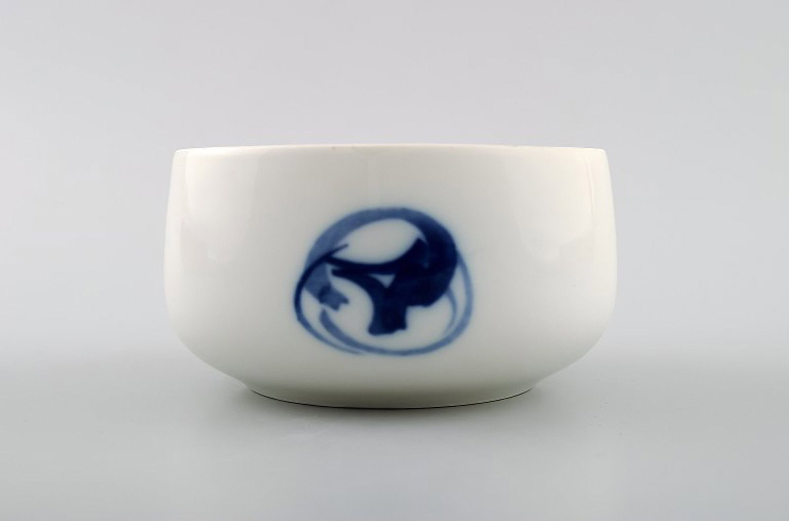 Bing & Grondahl Blue Koppel Henning Koppel Sugar Bowl # 302.: Brand: Bing & Grøndahl Bing & Grondahl Blue Koppel Henning Koppel Sugar Bowl # 302. Reserve: $28.00 Shipping: Domestic: Shipping rates are determined by destination International: Foreign