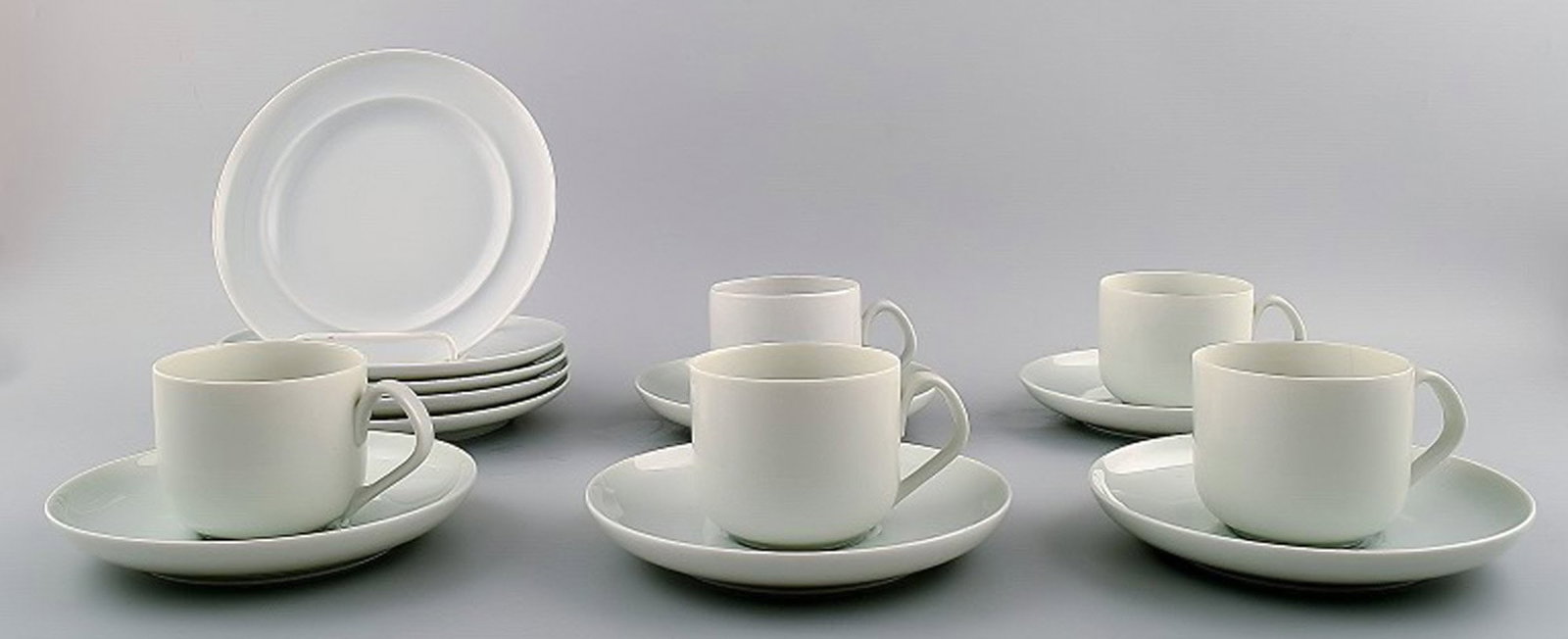 Bing & Grondahl, B&G, White Koppel, 5 p. Coffee service. Designed by Henning Koppel.: Brand: Bing & Grøndahl Bing & Grondahl, B&G, White Koppel, 5 p. Coffee service. Designed by Henning Koppel. Reserve: $175.00 Shipping: Domestic: Shipping rates are determined by destination Inter