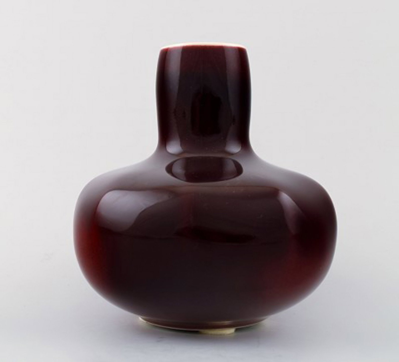 Rare Lisbeth Munch Petersen porcelain vase, Bing & Grondahl. Narrow neck. Denmark mid 20 c. - 2