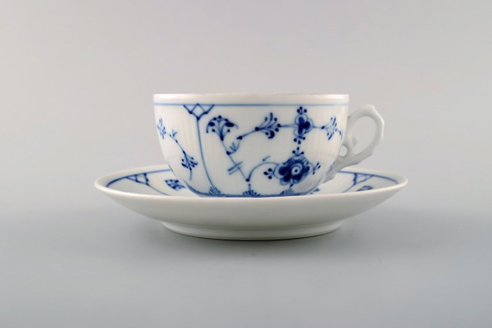 Bing & Grondahl / B&G, Blue Fluted. Coffee cup with saucer.: Brand: Bing & Grøndahl Bing & Grondahl / B&G, Blue Fluted. Coffee cup with saucer. Reserve: $35.00 Shipping: Domestic: Shipping rates are determined by destination International: Foreign shipping