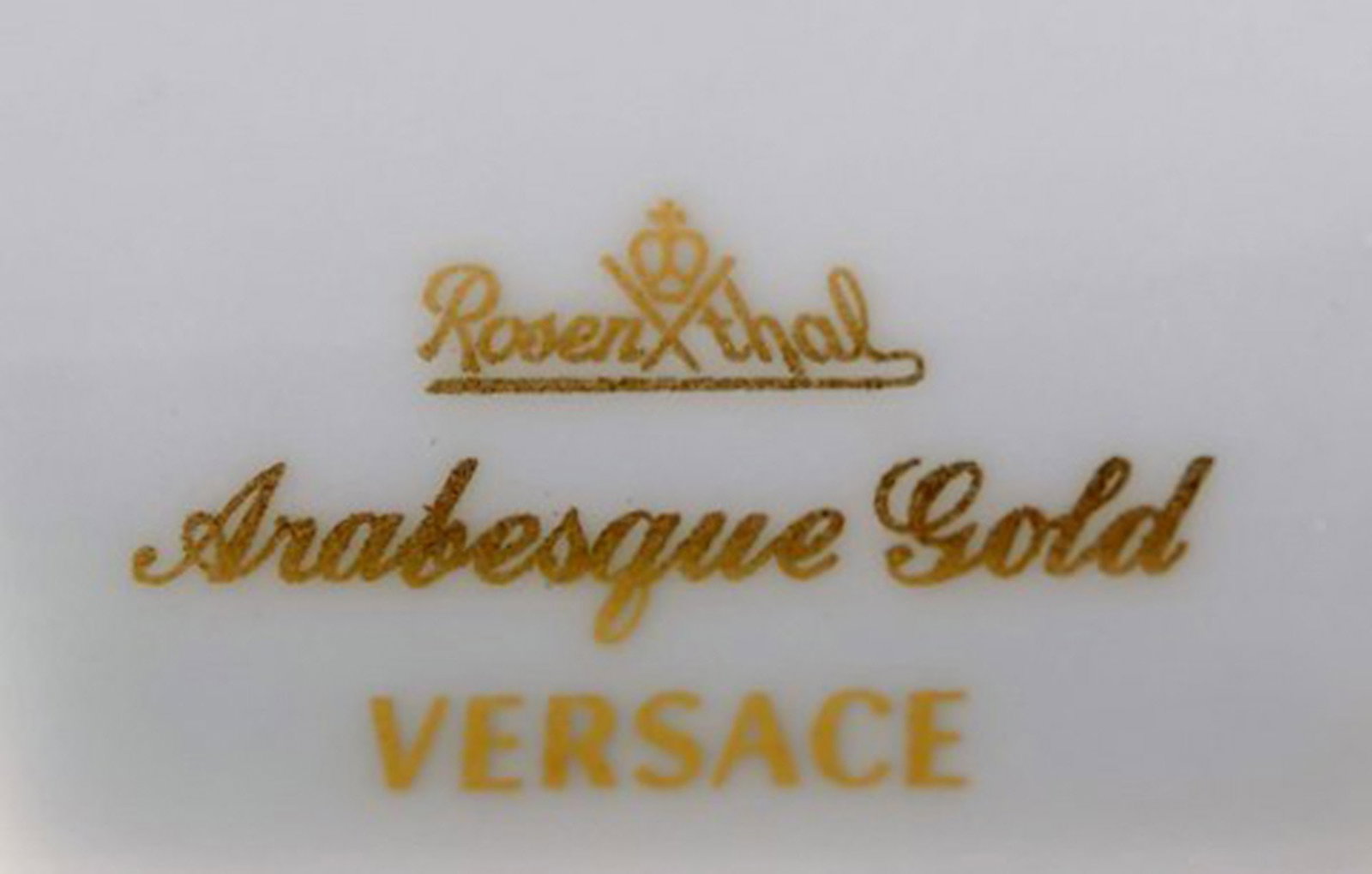 Gianni Versace for Rosenthal. "Arabesque Gold" porcelain knife rest with gold decoration. Late 20th - 4
