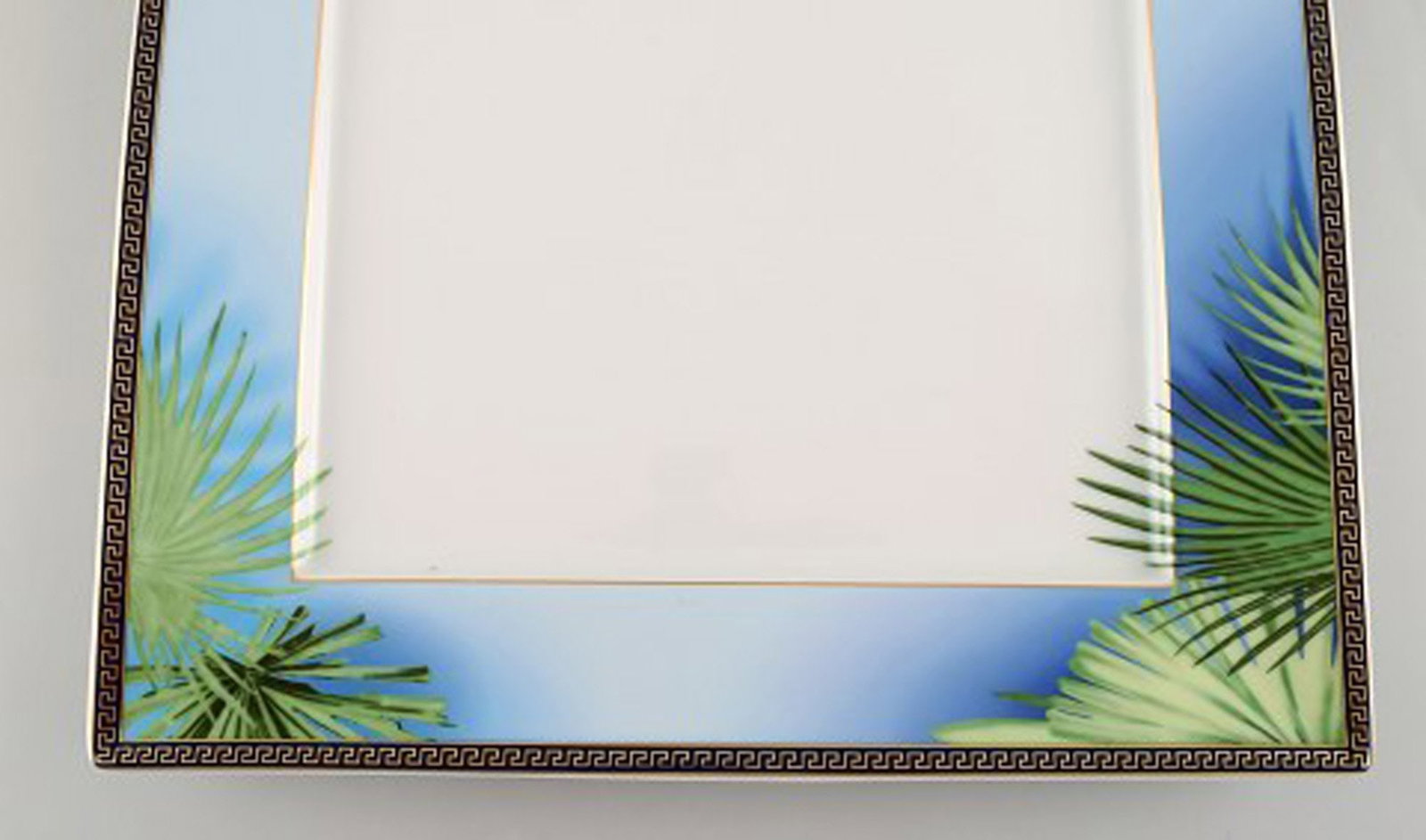Gianni Versace for Rosenthal. Large "Jungle" porcelain cover plate / dish with gold decoration and - 3