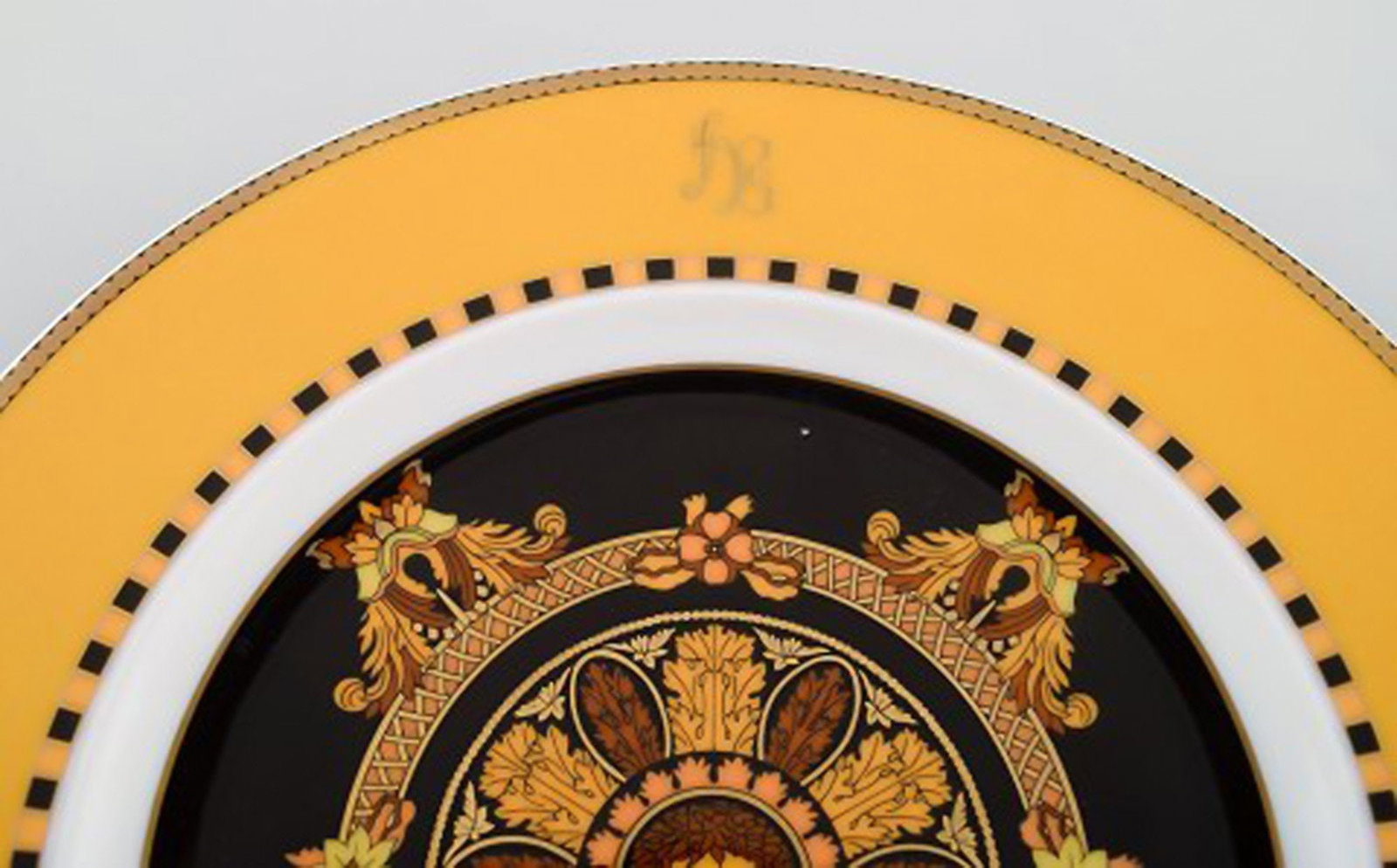 Gianni Versace for Rosenthal. Barocco porcelain plate with gold decoration. 20th century. - 3