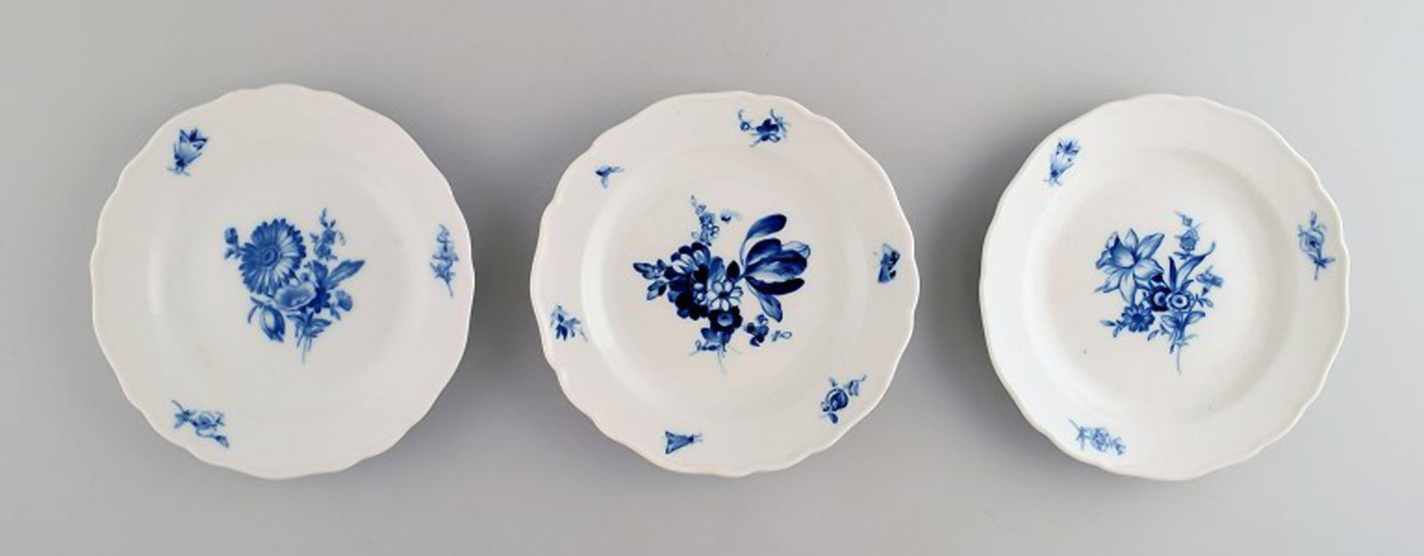 Meissen blue onion. 3 plates. Ca. 1920. (1 of 5)