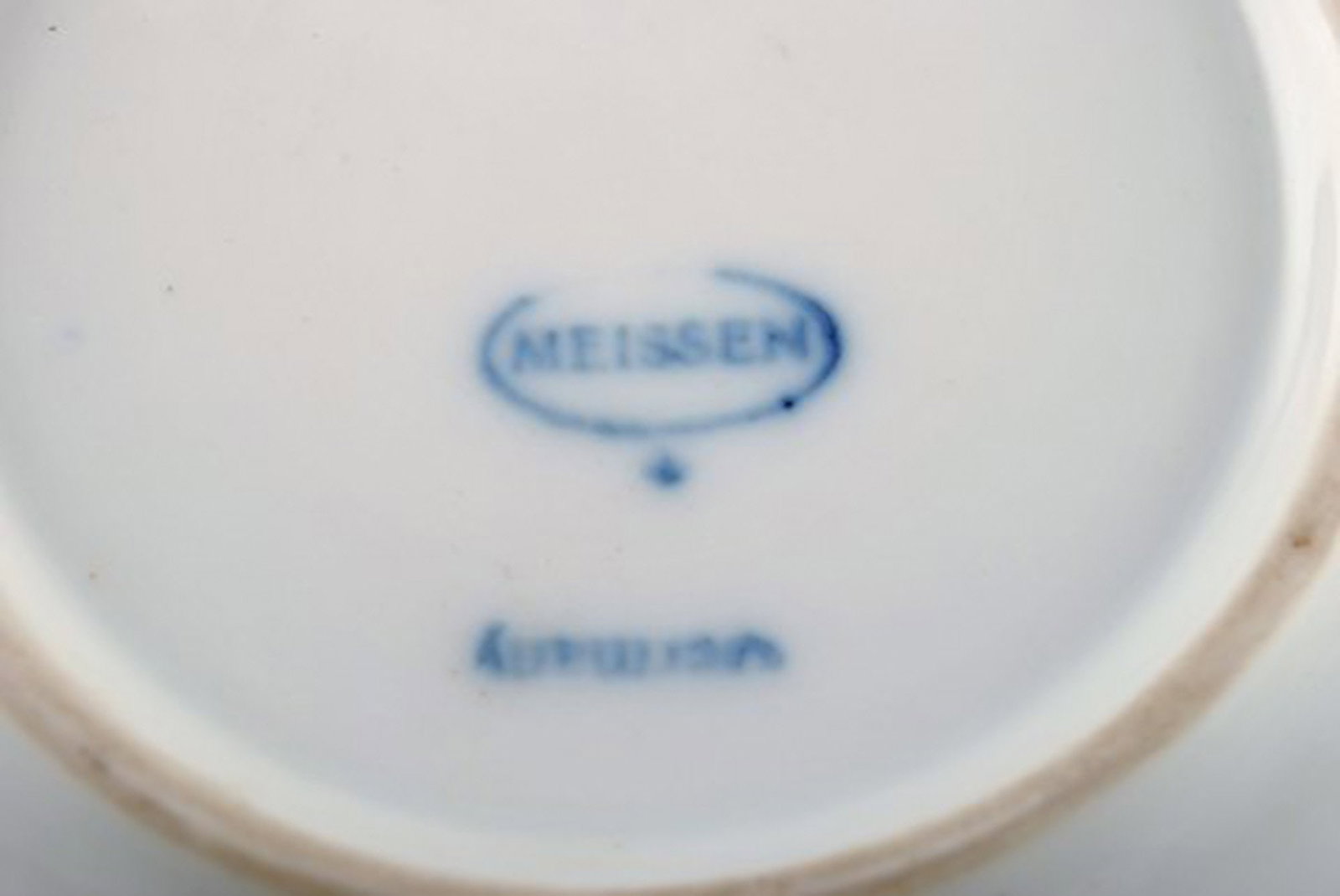 Stadt Meissen blue onion pattern. Small vase and two bowls. Mid 20th century. - 5