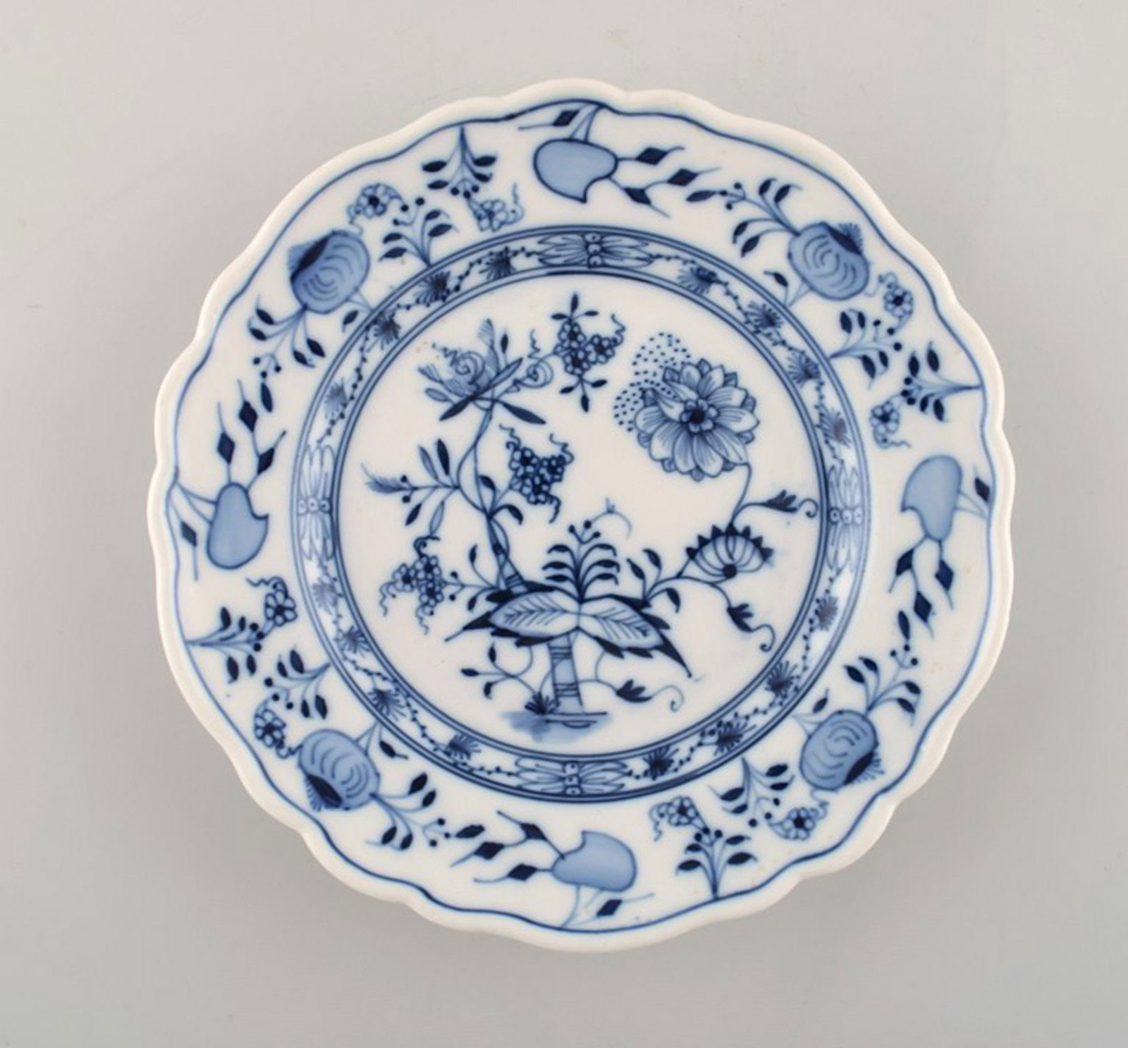 Stadt Meissen onion pattern. Salad plate. Two pieces in stock. Mid 20th century.: Brand: Meissen Stadt Meissen onion pattern. Salad plate. Two pieces in stock. Mid 20th century. Reserve: $25.00 Shipping: Domestic: Shipping rates are determined by destination International: Foreign