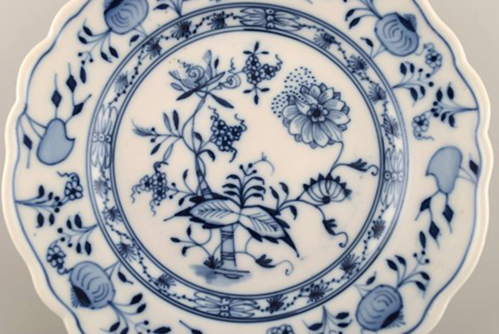 Stadt Meissen onion pattern. Salad plate. Two pieces in stock. Mid 20th century. - 2