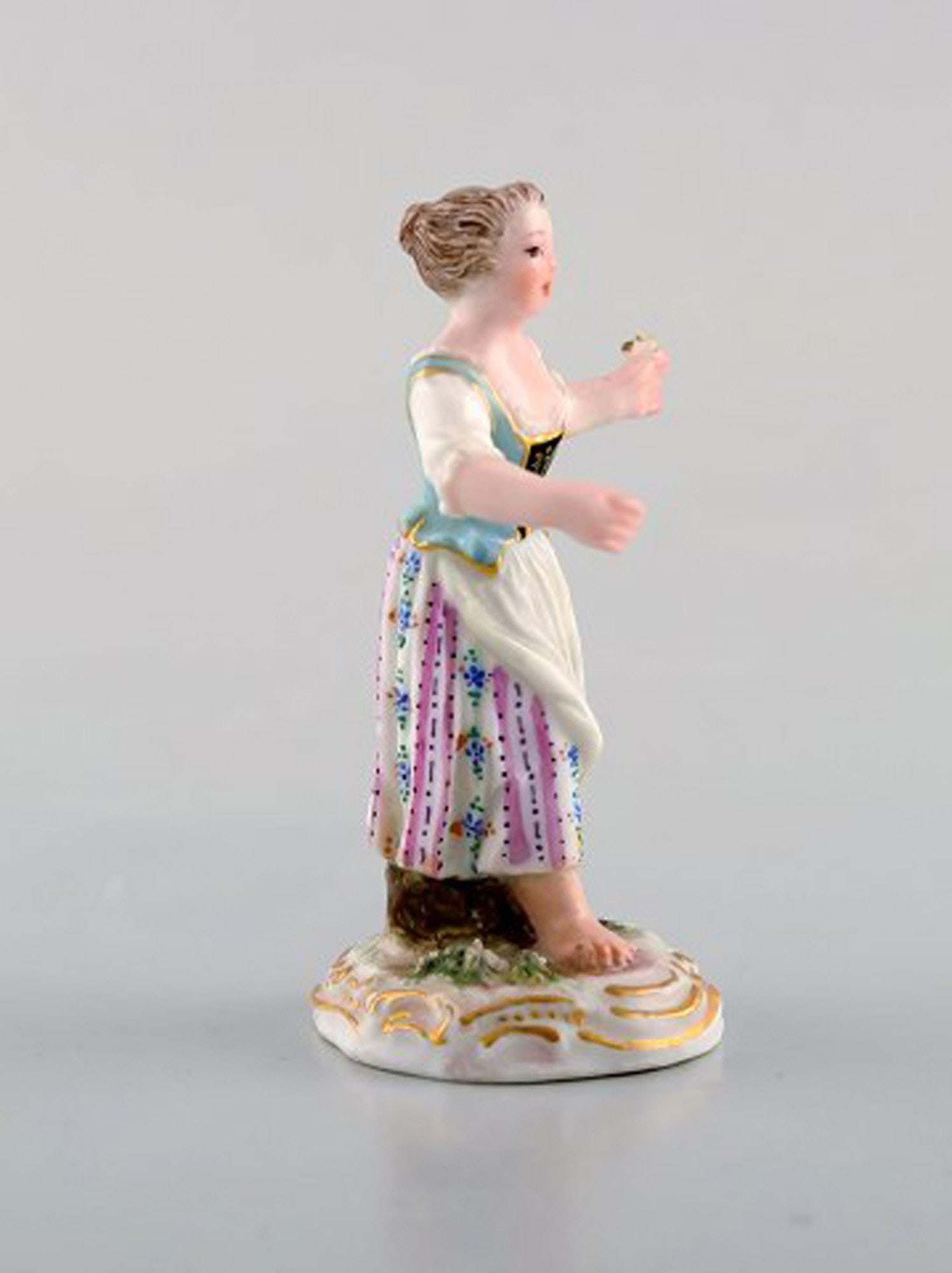 Rare antique Meissen miniature figure after Johann Joachim Kändler in hand-painted porcelain. - 4
