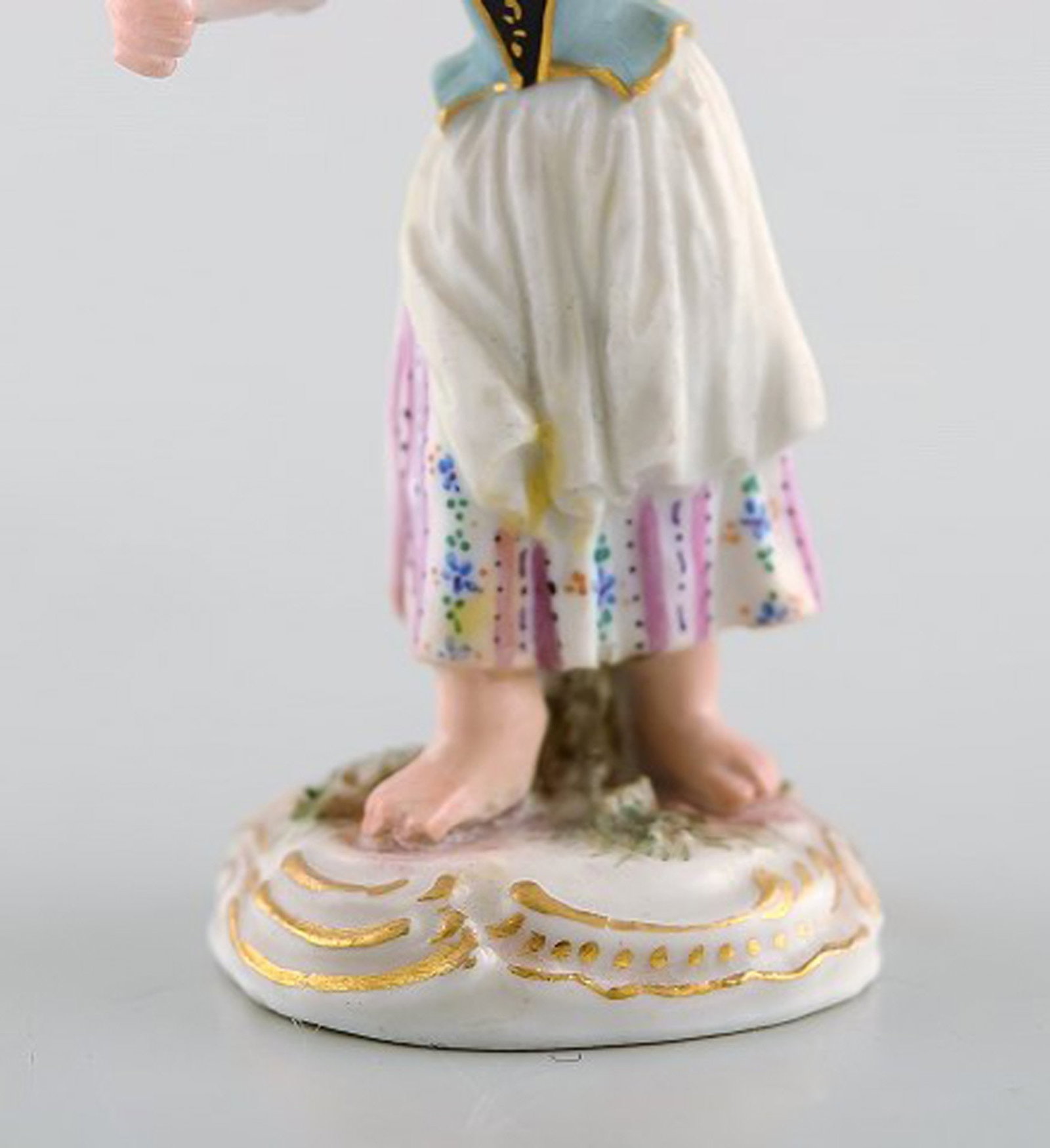 Rare antique Meissen miniature figure after Johann Joachim Kändler in hand-painted porcelain. - 6
