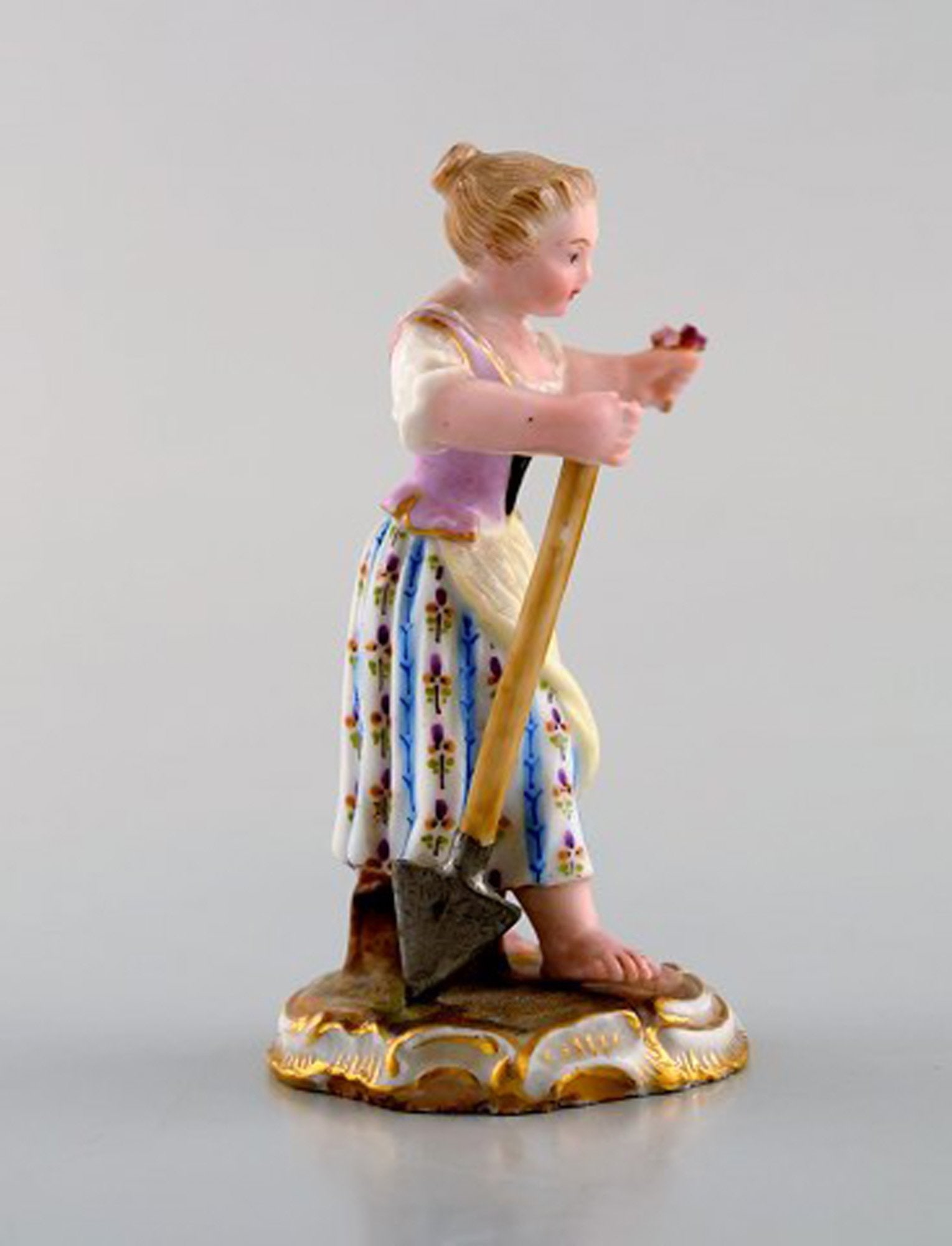 Rare antique Meissen miniature figure after Johann Joachim Kändler in hand-painted porcelain. - 2