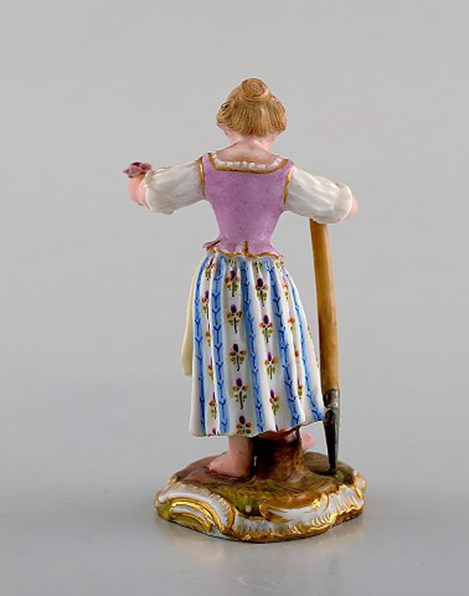 Rare antique Meissen miniature figure after Johann Joachim Kändler in hand-painted porcelain. - 3