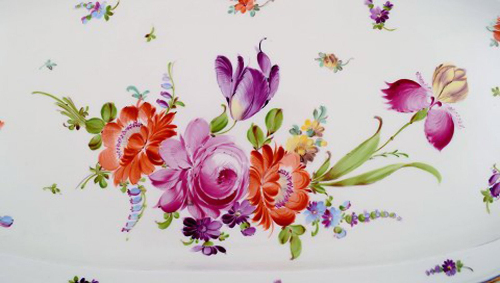 Large antique Meissen serving dish in hand-painted porcelain, with floral motifs. Late 19th century. - 2