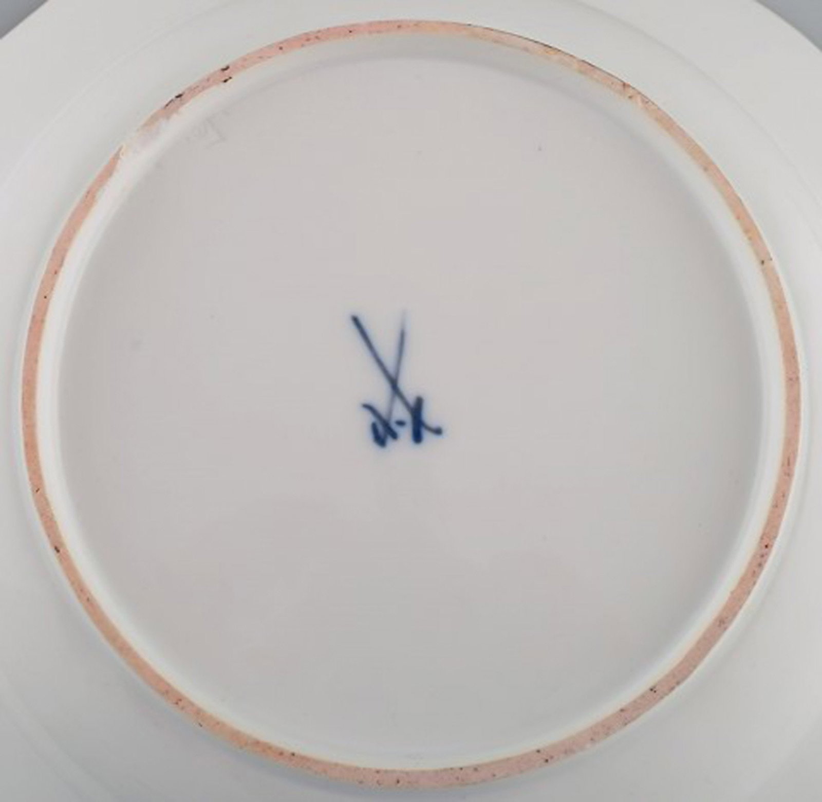 Two antique Meissen deep plates in pierced porcelain with hand-painted floral motifs. Museum - 6