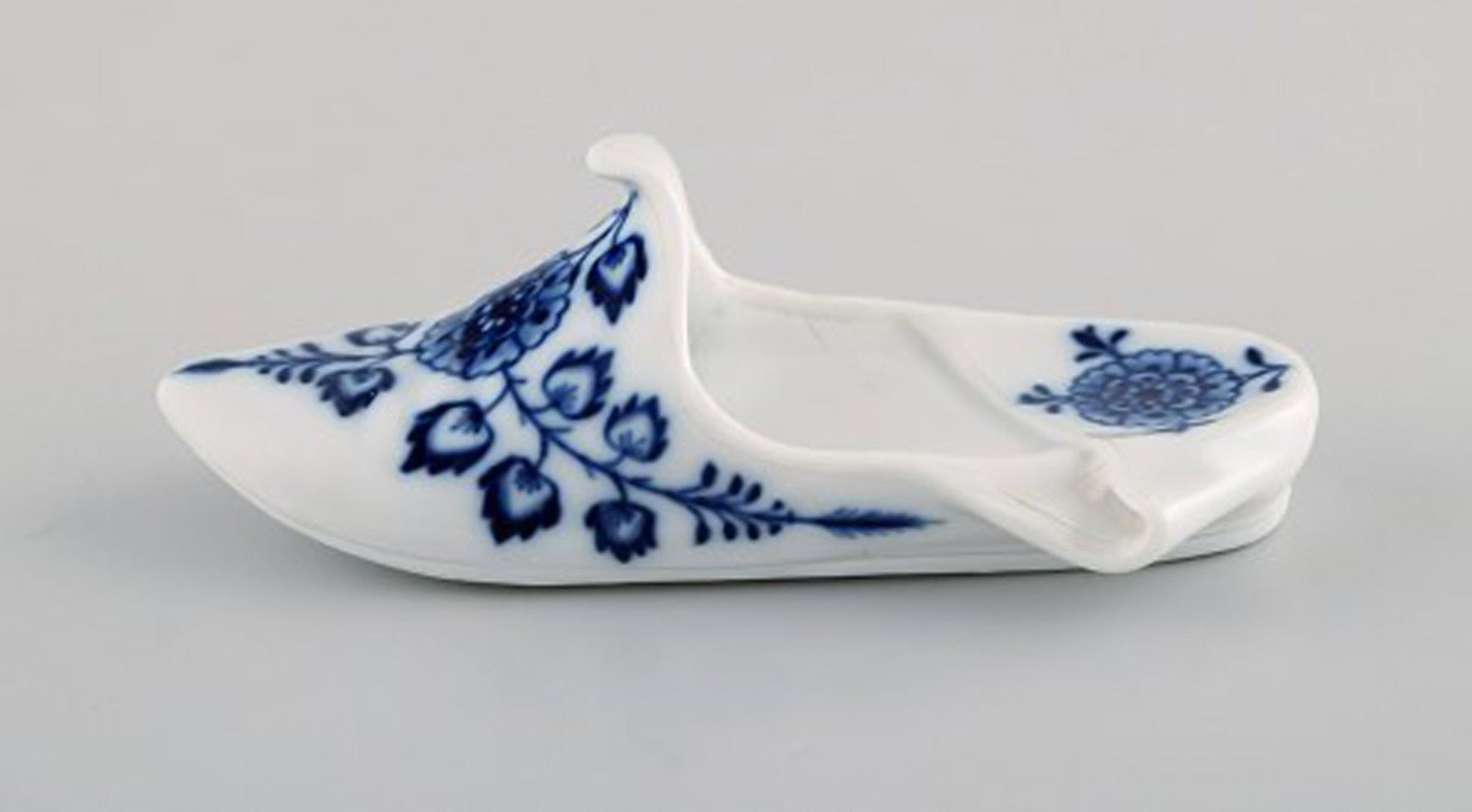 Meissen, Germany. Antique miniature slipper in hand-painted porcelain. 19th century. - 3