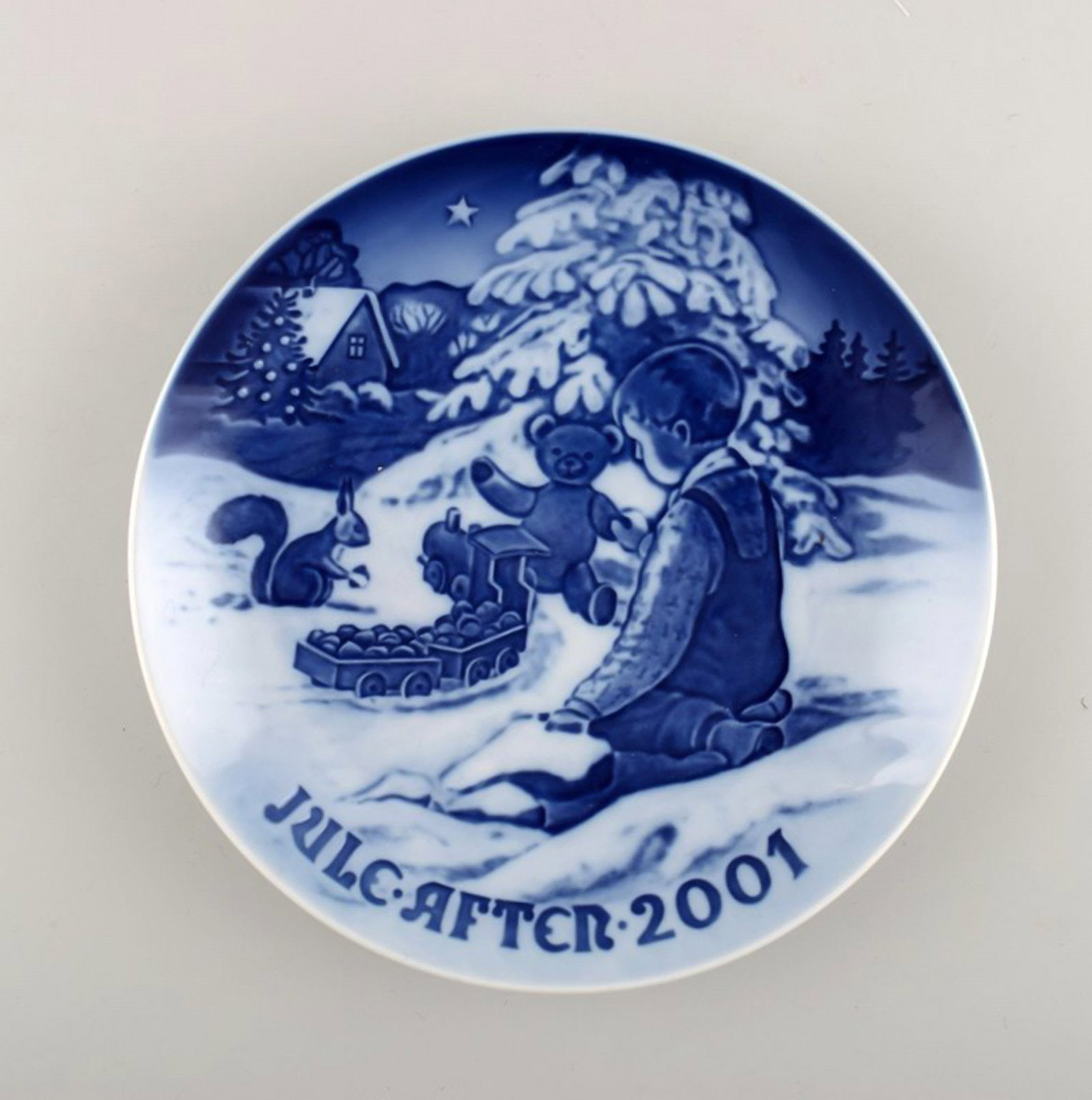 Bing & Grondahl Christmas plate 2001. "Play in the snow".: Brand: Bing & Grøndahl Bing & Grondahl Christmas plate 2001. "Play in the snow". Reserve: $18.00 Shipping: Domestic: Shipping rates are determined by destination International: Foreign shipping