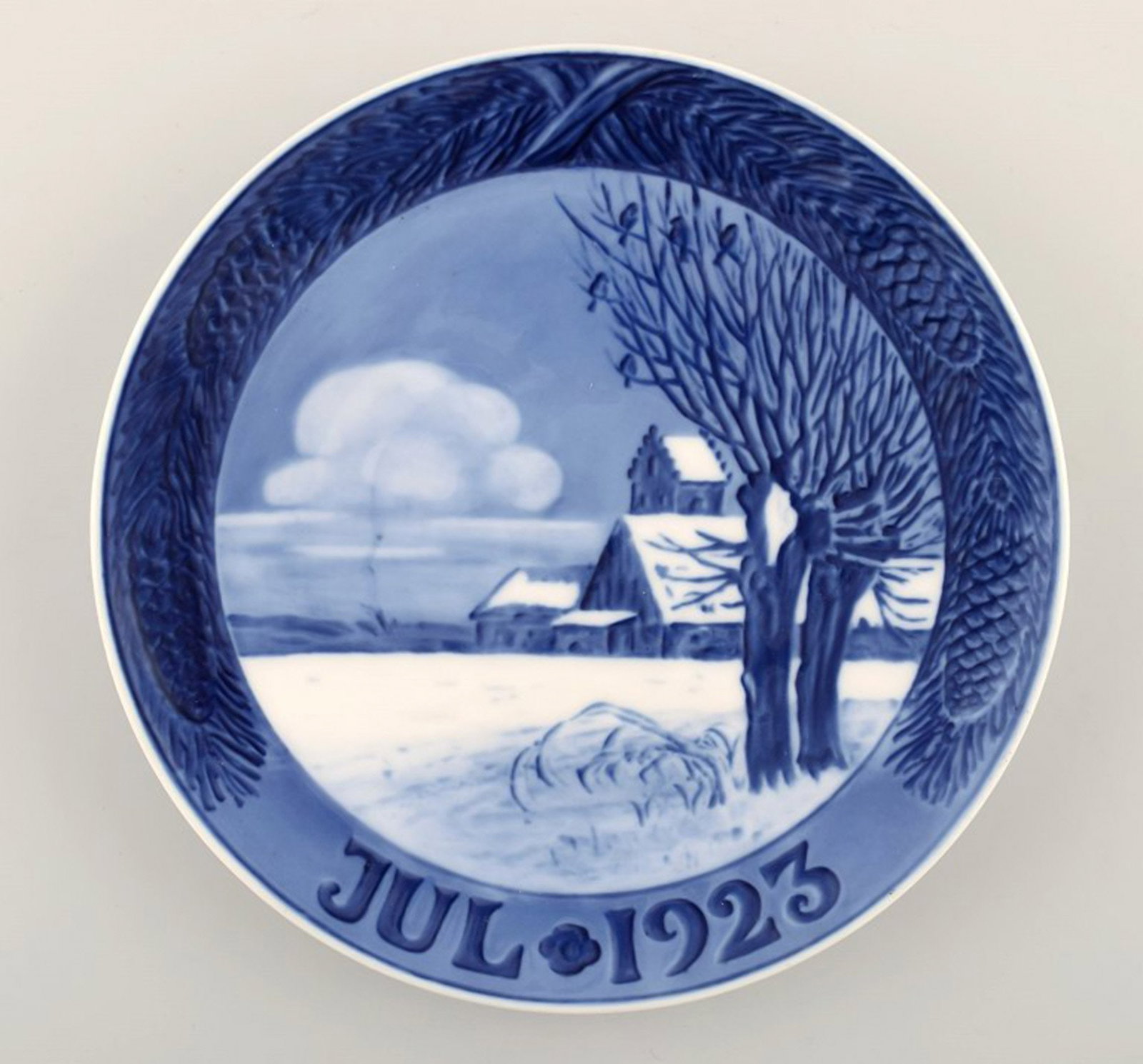 Royal Copenhagen, Christmas plate from 1923.: Brand: Royal Copenhagen Royal Copenhagen, Christmas plate from 1923. Reserve: $42.00 Shipping: Domestic: Shipping rates are determined by destination International: Foreign shipping rates are