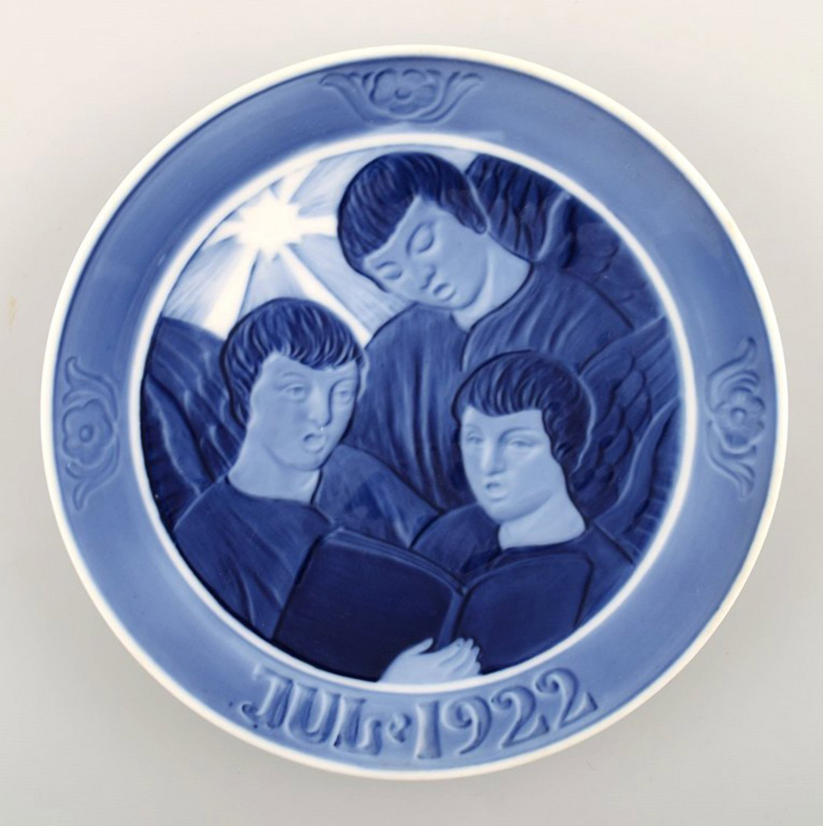 Royal Copenhagen, Christmas plate from 1922.: Brand: Royal Copenhagen Royal Copenhagen, Christmas plate from 1922. Reserve: $42.00 Shipping: Domestic: Shipping rates are determined by destination International: Foreign shipping rates are