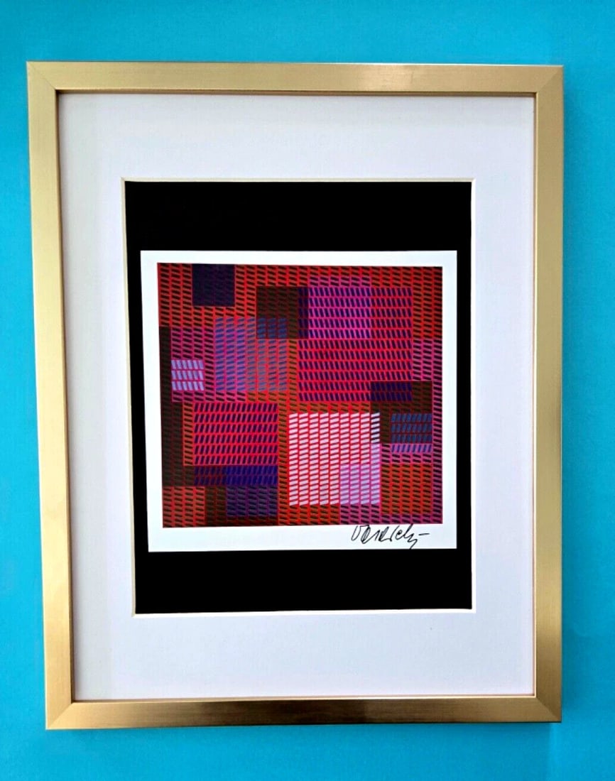 VICTOR VASARELY PRINT FROM 1970 + SIGNED GEOMETRIC ABSTRACT +NEW FRAME 14x11in!: FACSIMILE SIGNED IN INK SIZE OF THE PRINT IS ABOUT: 6 X 6 in FRAME COVERS AN AREA OF 16 X 13 in PRINT IS MOUNTED OVER A BLACK BOARD AND MATTED. FRAMED IN BRAND NEW GOLD FRAME EXCELLENT CONDITIONS Rese