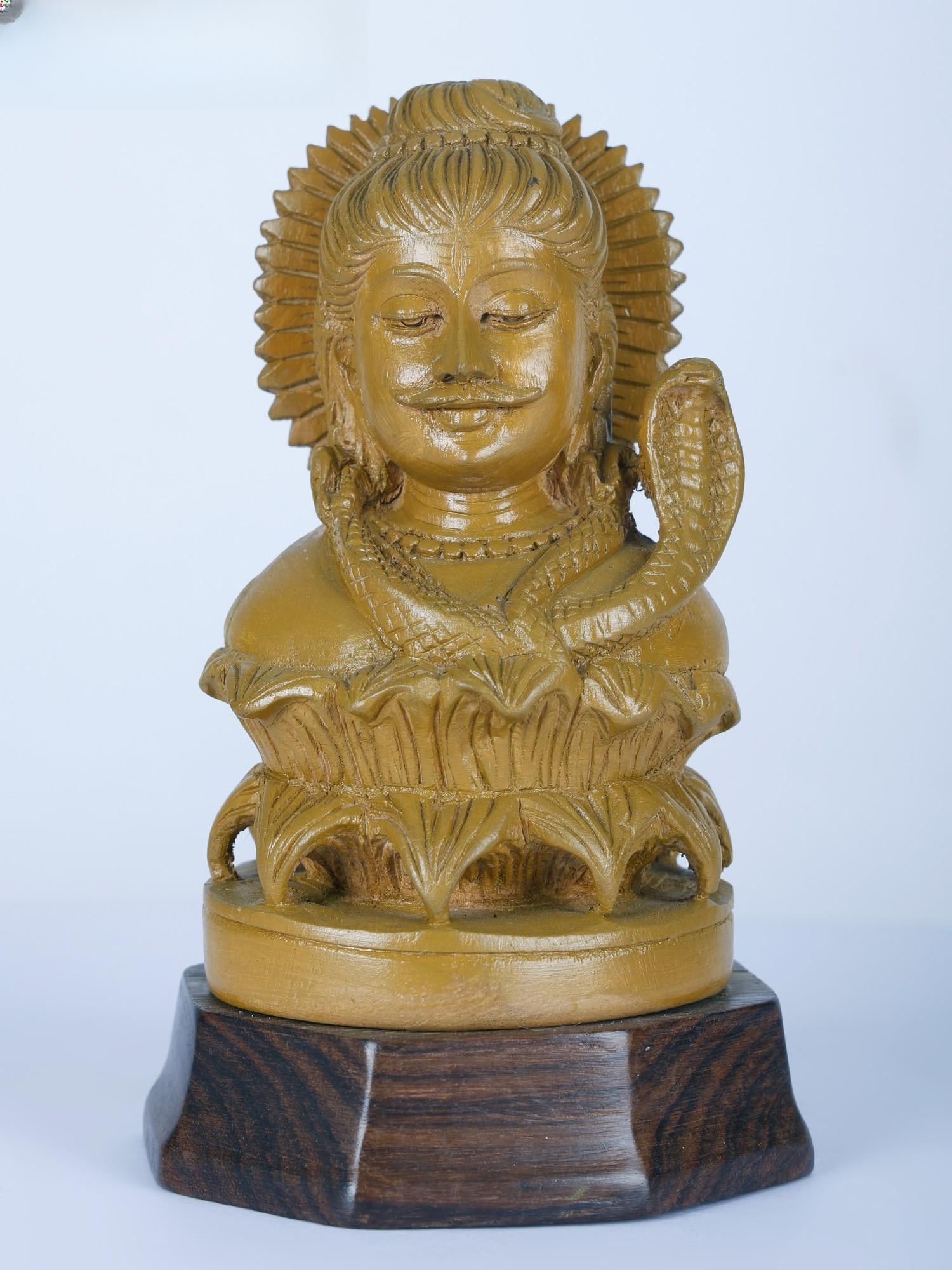 7" Lord Shiva Bust in Wood: Title: 7" Lord Shiva Bust in Wood Description: Additional Information: Hindu Gods & Goddesses Statues Reserve: $103.00 Shipping: Domestic: Flat-rate of $11.00 to anywhere within the contiguous U.S.
