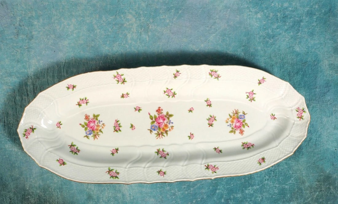 Herend PT Pattern 1142 Hungary FISH Meat Serving Tray Platter: This is an exceptional huge fish serving platter made by Herend in Hungary. It features a bouquet of flowers and roses in the center and scattered flowers around the embossed lace like rim. The platte