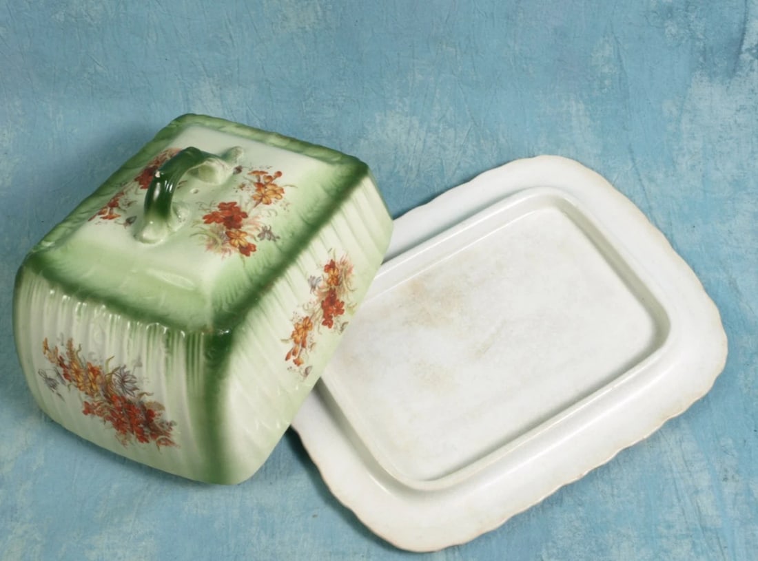 Staffordshire Royal Winton Grimwades Antique Cheese Dish Server Keeper Covered: This is a gorgeous, made in Staffordshire, Stoke-on-Trent Royal Winton/Grimwades Cheese Dish. It is marked with Grimwades Bross stamp on the back that dates the piece between 1891 and 1900 The dish is