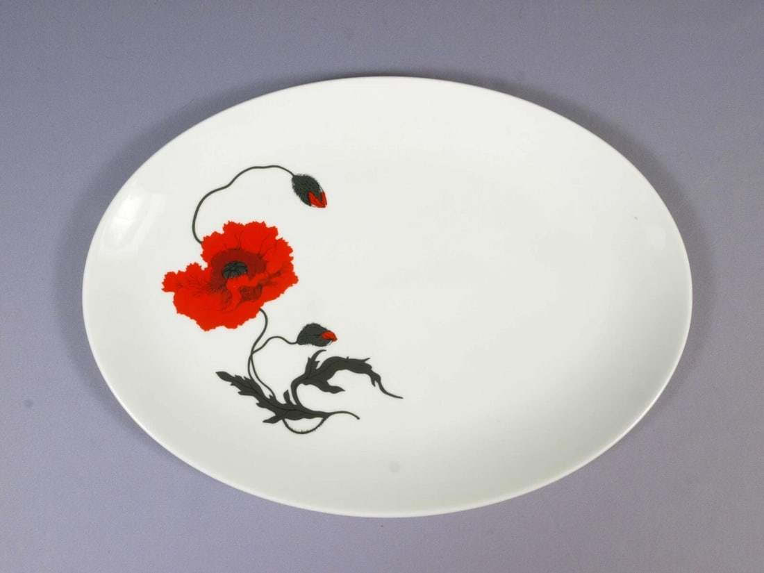 Wedgwood Susie Cooper Cornpoppy Poppy Oval Large Platter England: This is a beautiful Oval Serving Platter. The set is designed by Susie Cooper for WEDGWOOD in Corn Poppy - C2176 pattern. The platter is 14 1/4"by 10 3/8". The platter is in very good vintage conditio