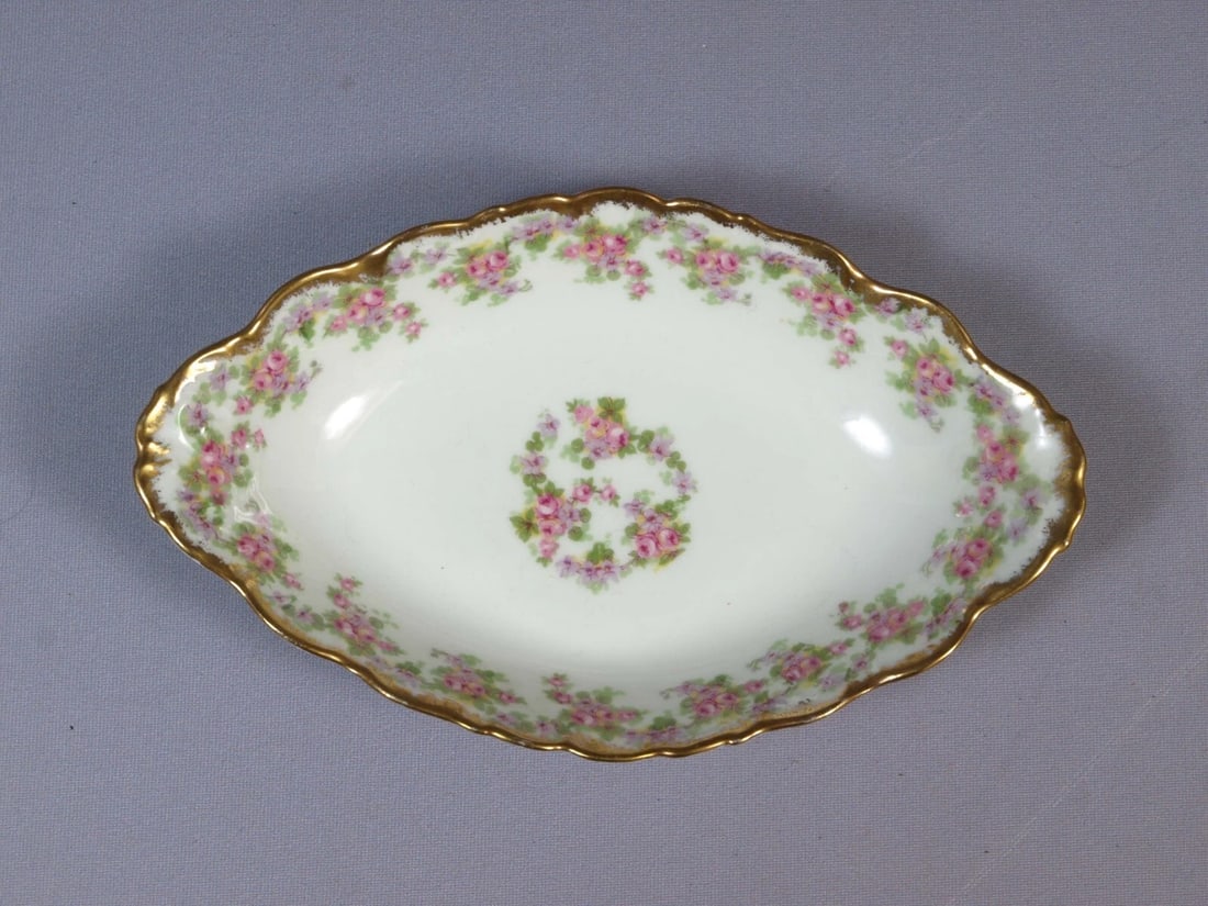 Limoges France BRIDAL WREATH Rose Bawo Dotter Elite Small Oval TRAY Platter 8": This is a beautiful small Oval Serving TRAY/Platter. It is made in Limoges, France by Elite Works Bawo and Dotter. The pattern is Bridal Wreath, sometimes called Bridal Rose. Pieces of this pattern we
