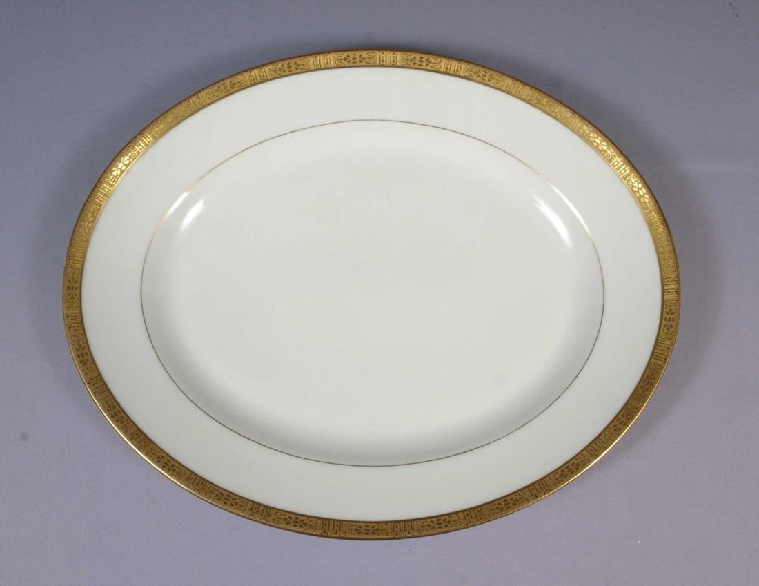 Raynaud T&V Tressemanes Vogt LIMOGES Encrusted Platter New York France Vtg: This is a rare and gorgeous one Oval Serving Platter. The platter was made in France LIMOGES by T&V Tressemanes Vogt. Porcelain factory partnered by Gustave Vogt and emilien de Tressemanes. Their part