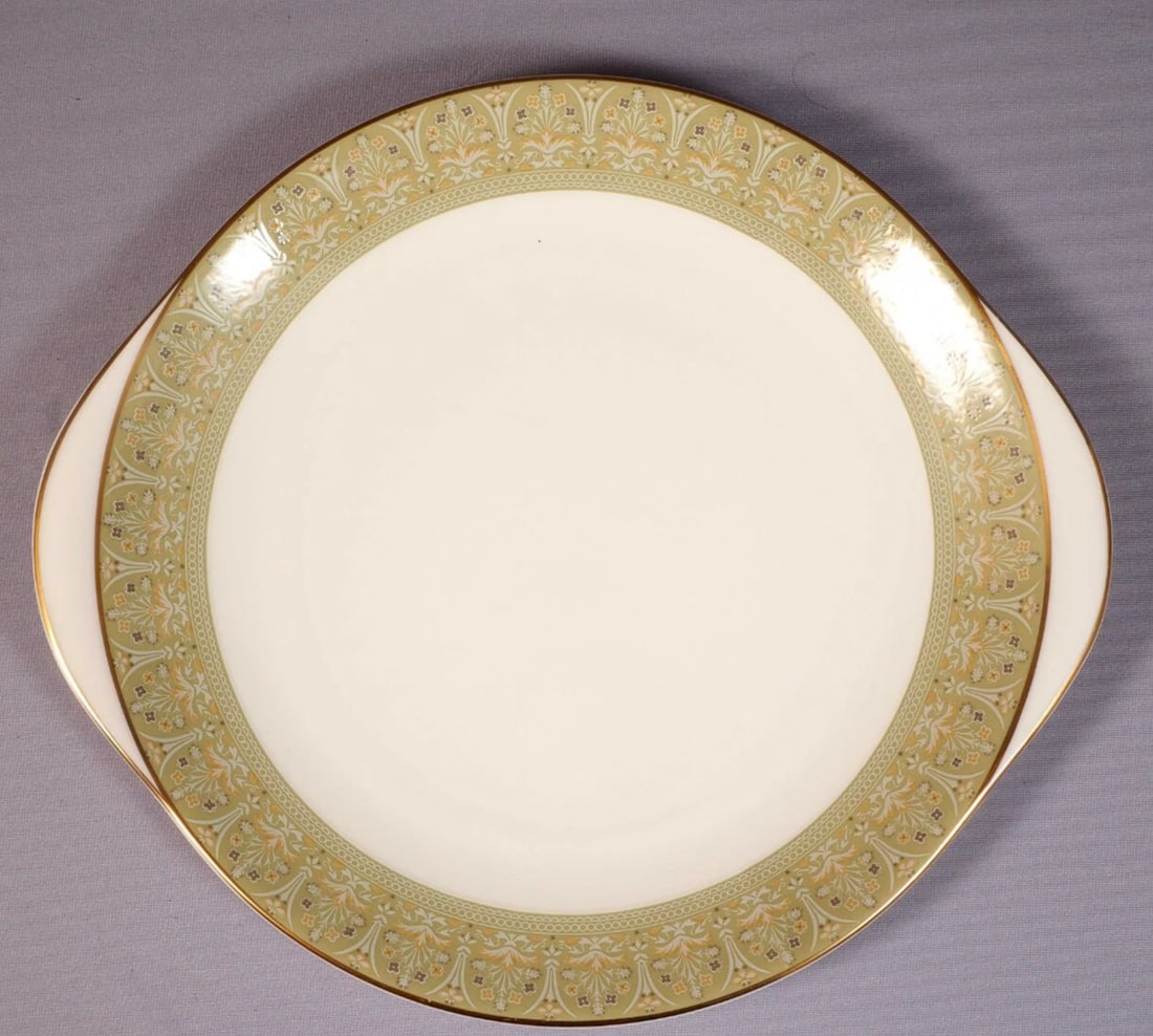 ROYAL DOULTON SONNET Cake Serving Plate Dish Tray England H5012 Vintage: This is a gorgeous Bone china Cake Tray/Plate Dish. It is from the classical SONNET (H5012) pattern by Royal Doulton. The tray is made in England. This pattern has been discontinued, it was originally