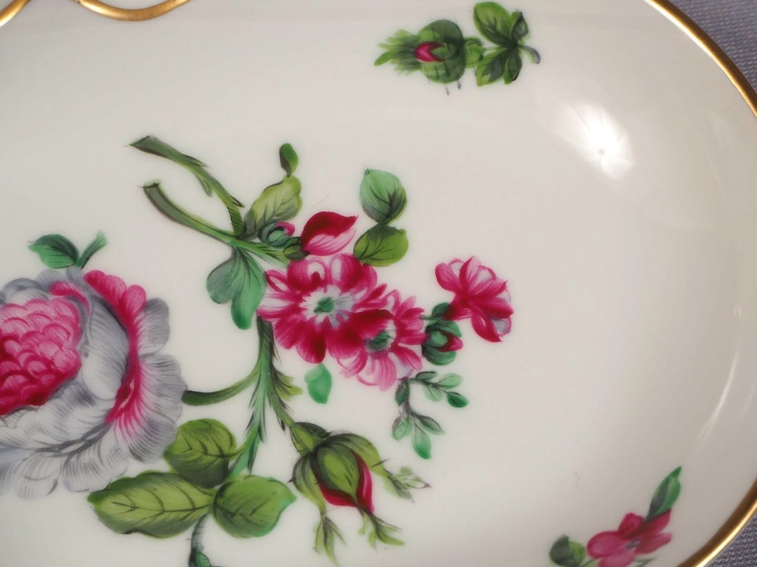 Herend Bouquet De Rose Bonbon Nuts Dish Trinket Dishes Porcelain 7793/GRB: This is an exceptional Bonbon/Nut/Trinket dish made by Herend in Hungary in their rare and very hard to find Bouquet De Rose pattern. The dish is marked with Herend backstamp. It is in Bouquet De Rose