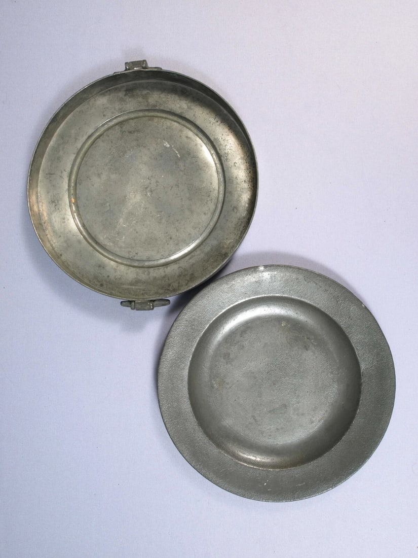 Antique c1790 Georgian Pewter Warming Dish by Richard Yates London: This is magnificent antique English pewter Warming Plate/Dish. It probably was made in 1795-1800. The plate has nice stylish antique patina. The plate is mark on the back. This beautiful plate is 9 1/