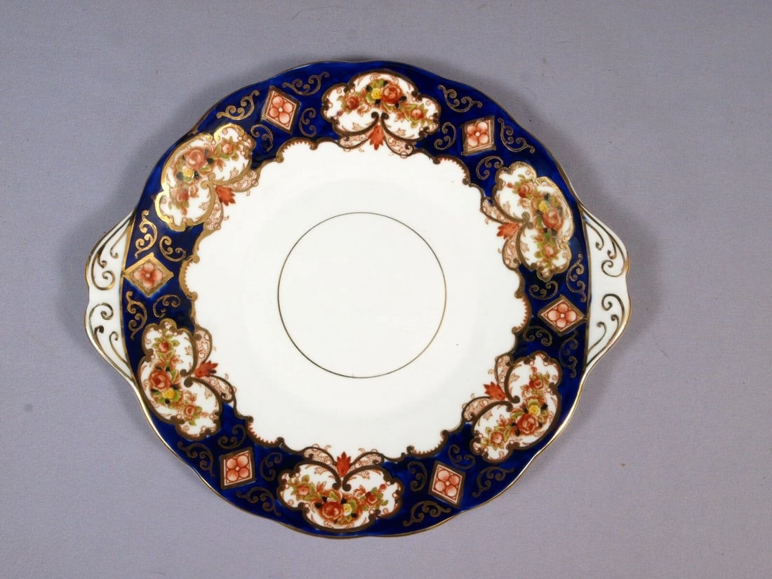 Royal Albert DERBY Heirloom IMARI Cake Snack Tray Platter COBALT Blue England: This is a beautiful and timeless Dessert/Snack Serving Tray/Platter in a Derby Heirloom Pattern, made made by Royal Albert in England. The pattern is a lovely cobalt blue, rust and ivory Imari style p