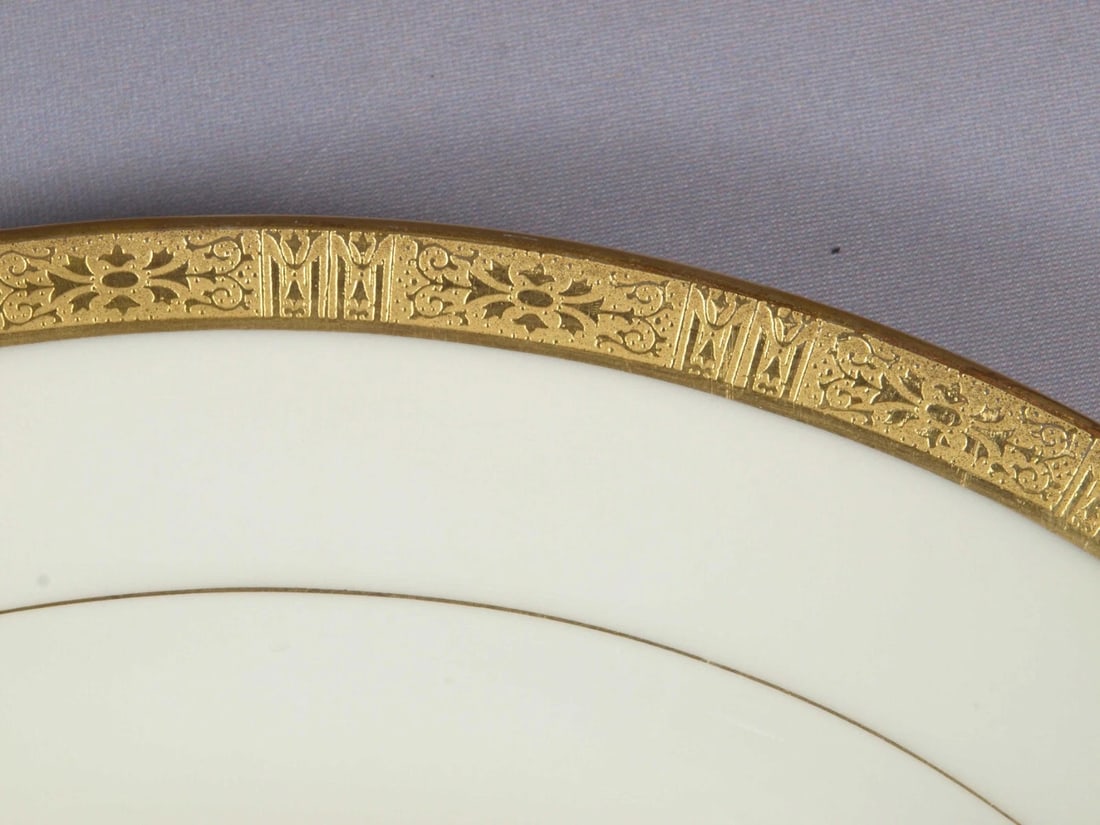 Raynaud T&V Tressemanes Vogt LIMOGES GOLD Encrusted Platter New York: This is a rare and gorgeous one Oval Serving Platter. The platter was made in France LIMOGES by T&V Tressemanes Vogt. Porcelain factory partnered by Gustave Vogt and emilien de Tressemanes. Their part