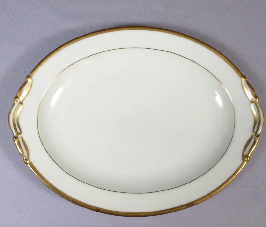 Limoges L. BERNARDAUD B&C Serving Meat Platter Gold France Antique: This is a rare and gorgeous Large Turkey Serving Platter. The platter was made in France LIMOGES by L. BERNARDAUD B&C. It is in very classy and features gold rim. The platter is 11 5/8" by 8 3/4". It 