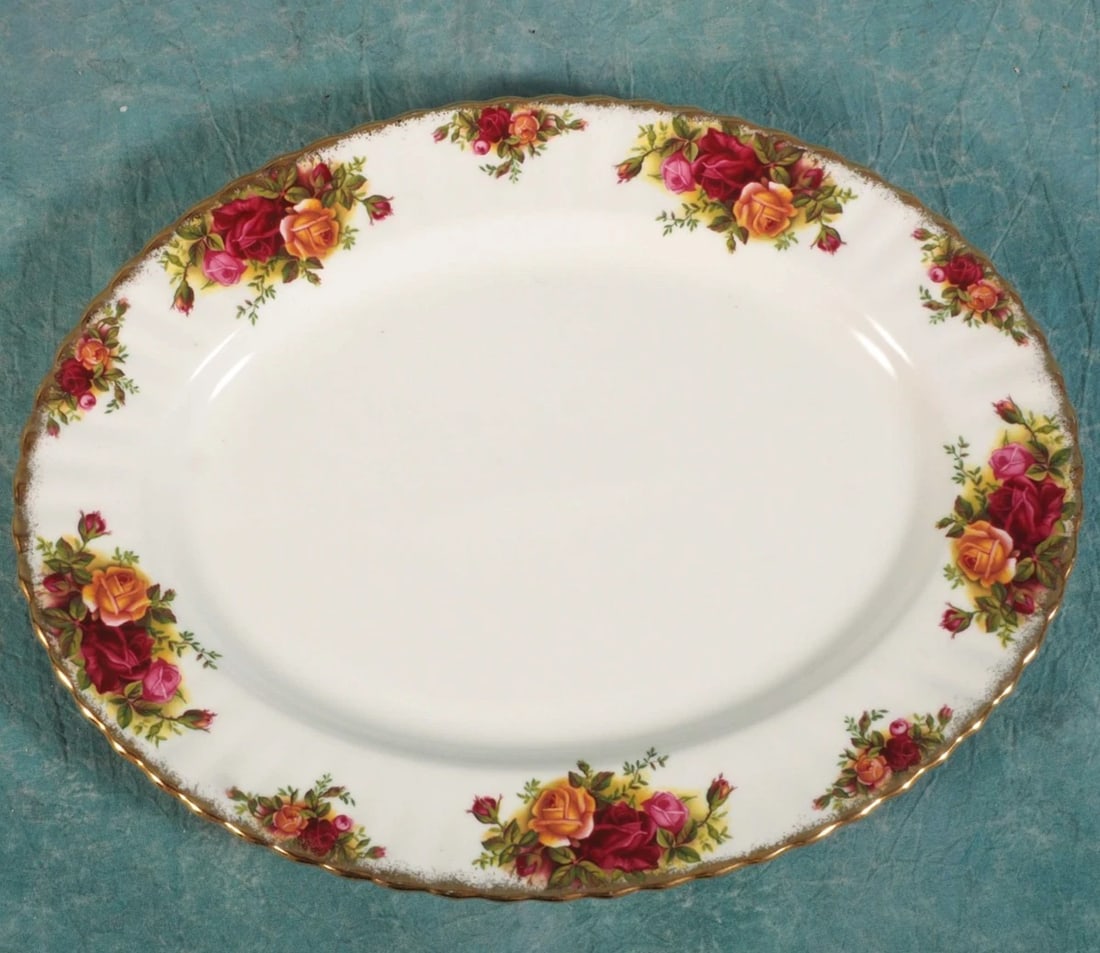 Royal Albert Old Country Roses Meat Serving Platter FIRST Edition England: This is a gorgeous Bone China Large Serving Platter, from the renowned Royal Albert Old Country Roses collection - Made in England. The rims of this pattern are surrounded in blooming sprays of colorf