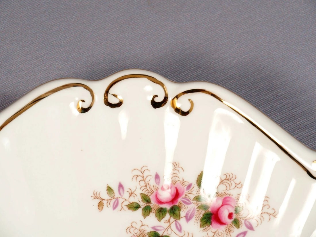 Royal Albert Lavender Rose Handled Round Cake Snack Dessert Tray Dish England: This is a gorgeous Bone China Handled Round Cake Snack Dessert Dish/TRAY/Platter from the renowned Royal Albert Lavender Rose collection. The tray is properly marked with Royal Albert back stamp. It b