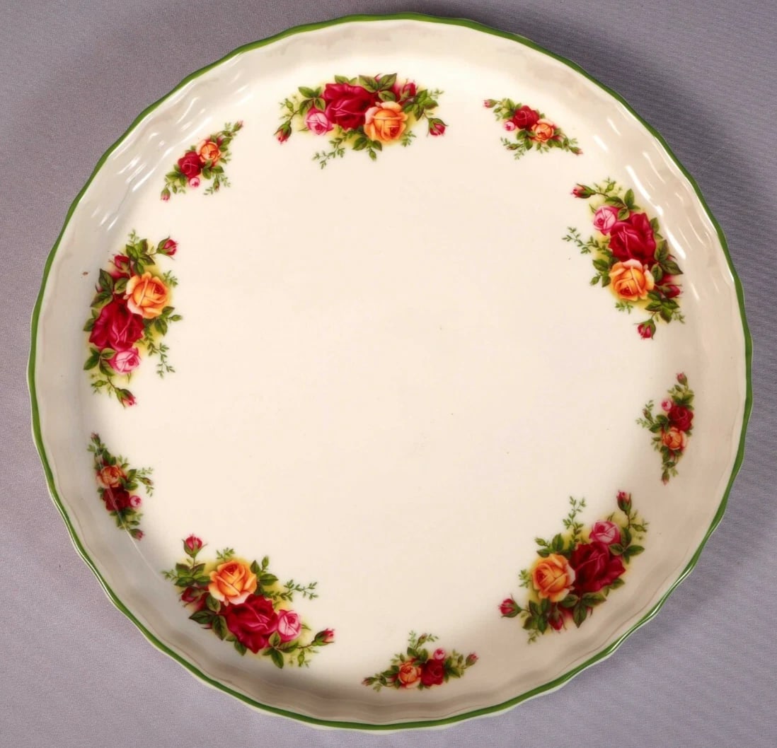 Royal Albert Old Country Roses Baking Pan Dish Oven Safe Round NEW in Box: This is a gorgeous LARGE Open Baking pan from Royal Albert Old Country Roses collection. The rims of this pattern are surrounded in blooming sprays of colorful English roses. The bowl is properly mark