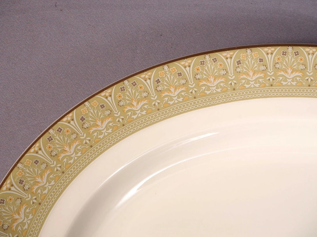ROYAL DOULTON SONNET Meat England H5012 oval Platter: This is a gorgeous Bone china Large Oval Serving Platter. It is from the classical SONNET (H5012) pattern by Royal Doulton. The platter is made in England. This pattern has been discontinued, it was o